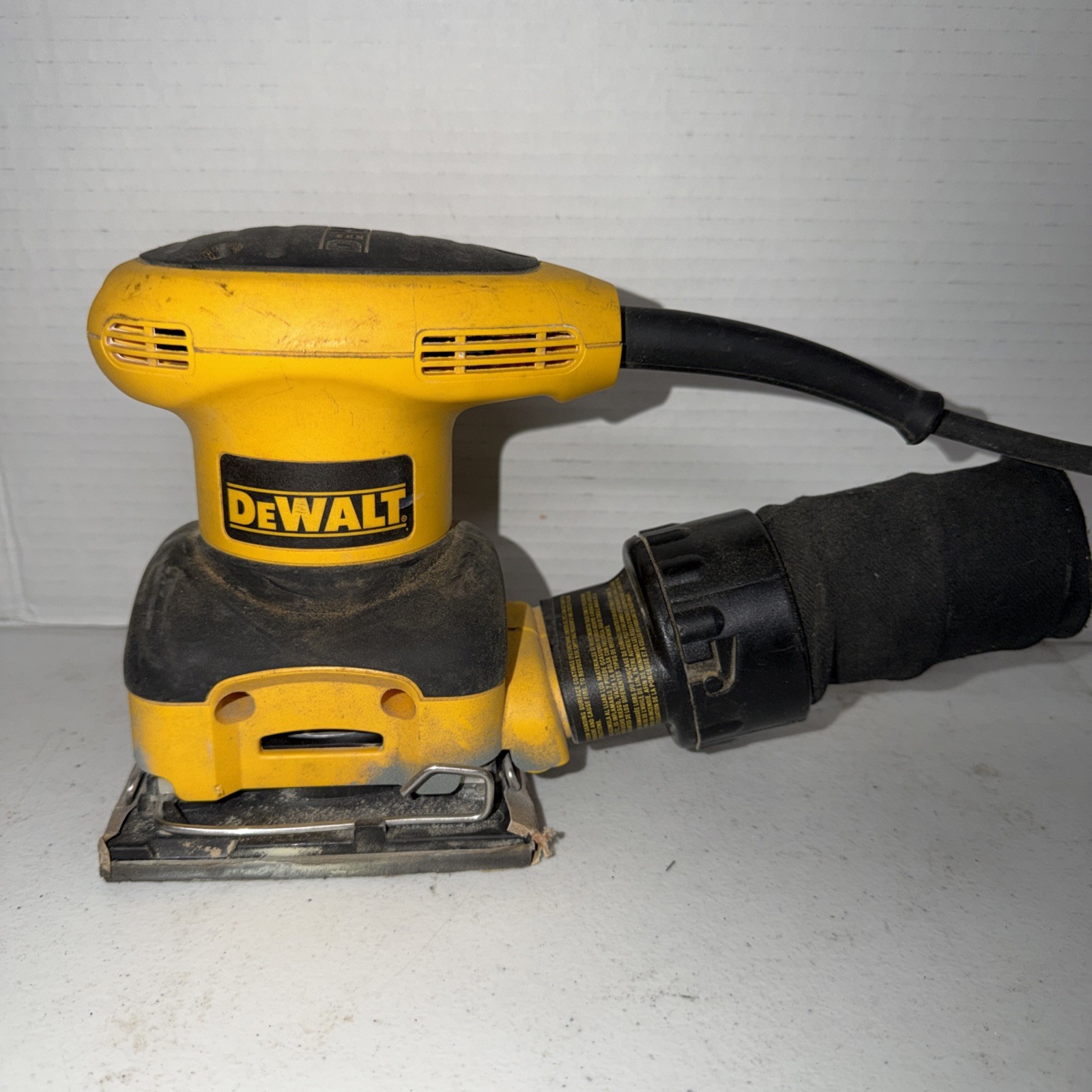 DEWALT D26441 Palm Sander 1/4 Sheet Corded Electric 120V 2.4A Tested Used