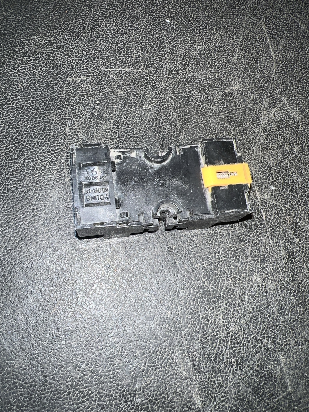 YOUNG NDSQ-14 7AMP 300V RELAY SOCKET