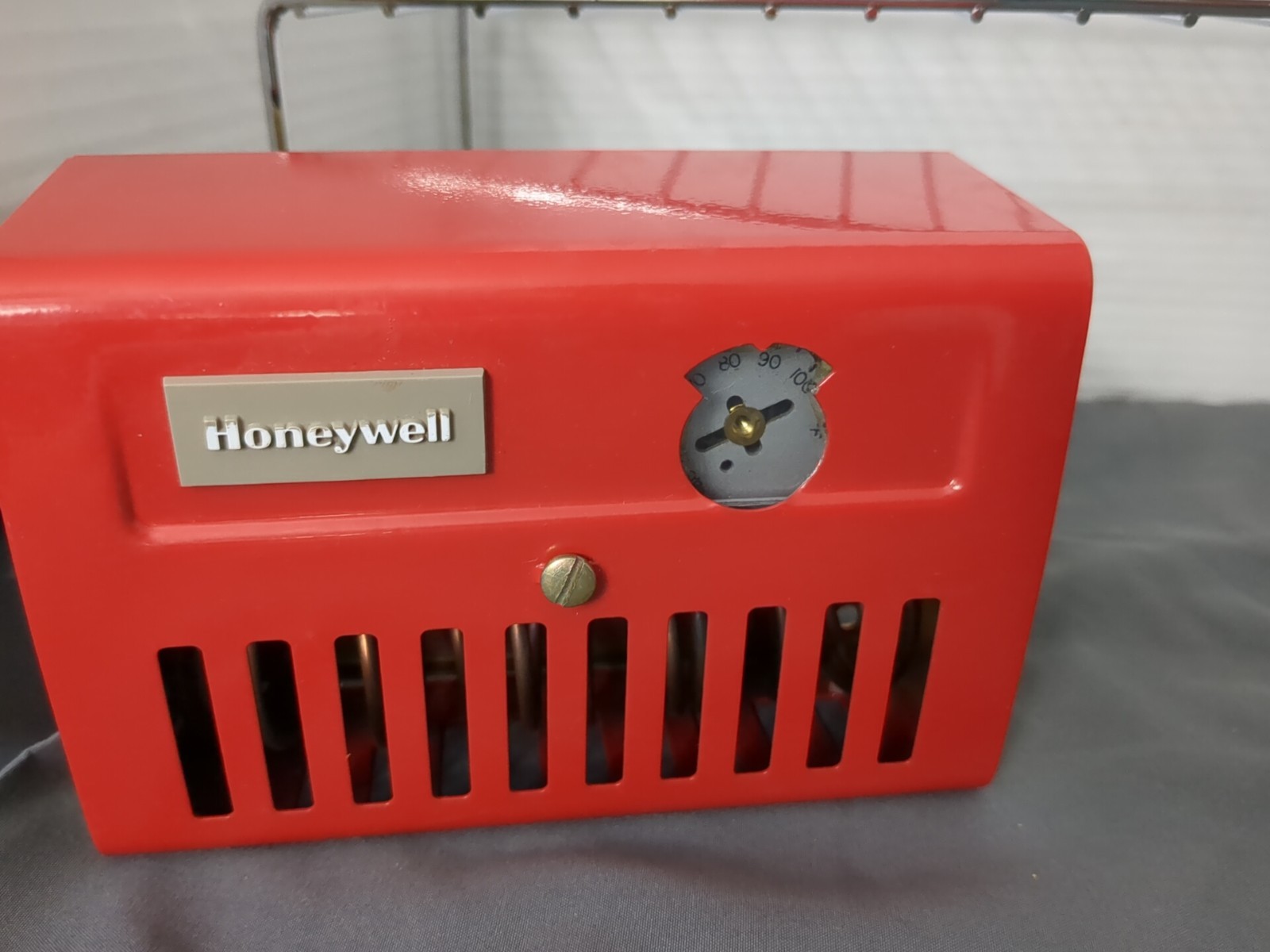 HONEYWELL T631B 1005 FARM-O-STAT AGRICULTURAL TEMP CONTROLLER 35 TO 100F READ
