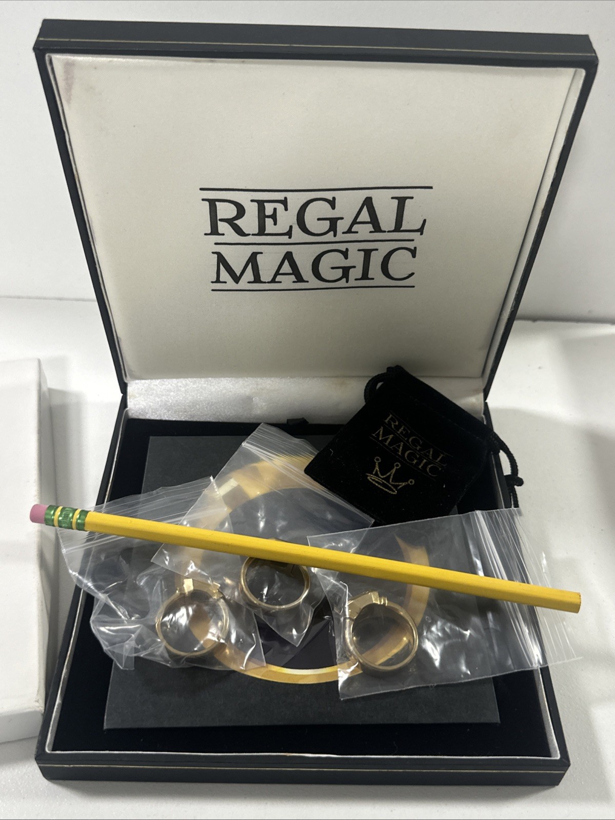 Rare Regal Magic Linking Finger Ring Project Trick Rings Illusionist Magician