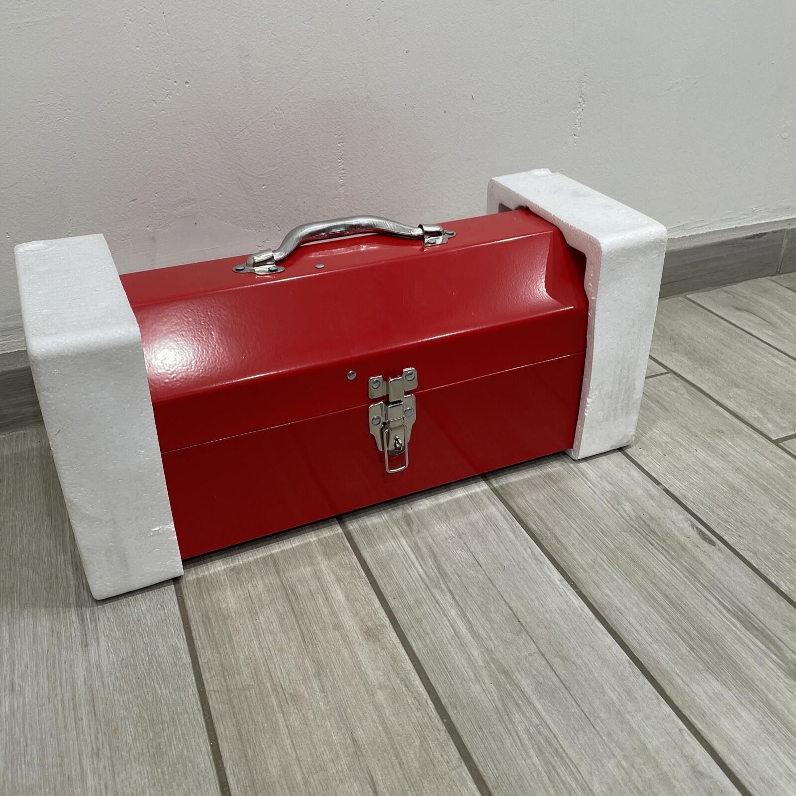 (C) Cortina 95-04-004 Roadside Emergency Kit With Steel Case 3-Triangles⚡️