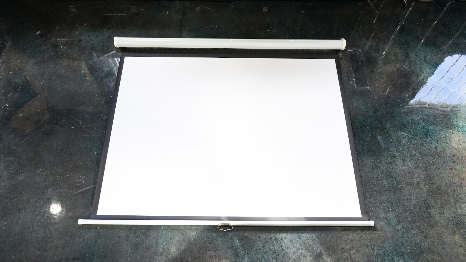 97" MANUAL PULL DOWN PROJECTION SCREEN - WALL/CEILING MOUNT
