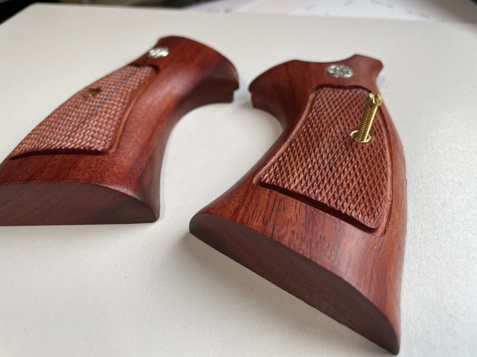 New Handmade Smooth Grip for S&W K/L Frame Round Butt 686 Grip Open back Strap