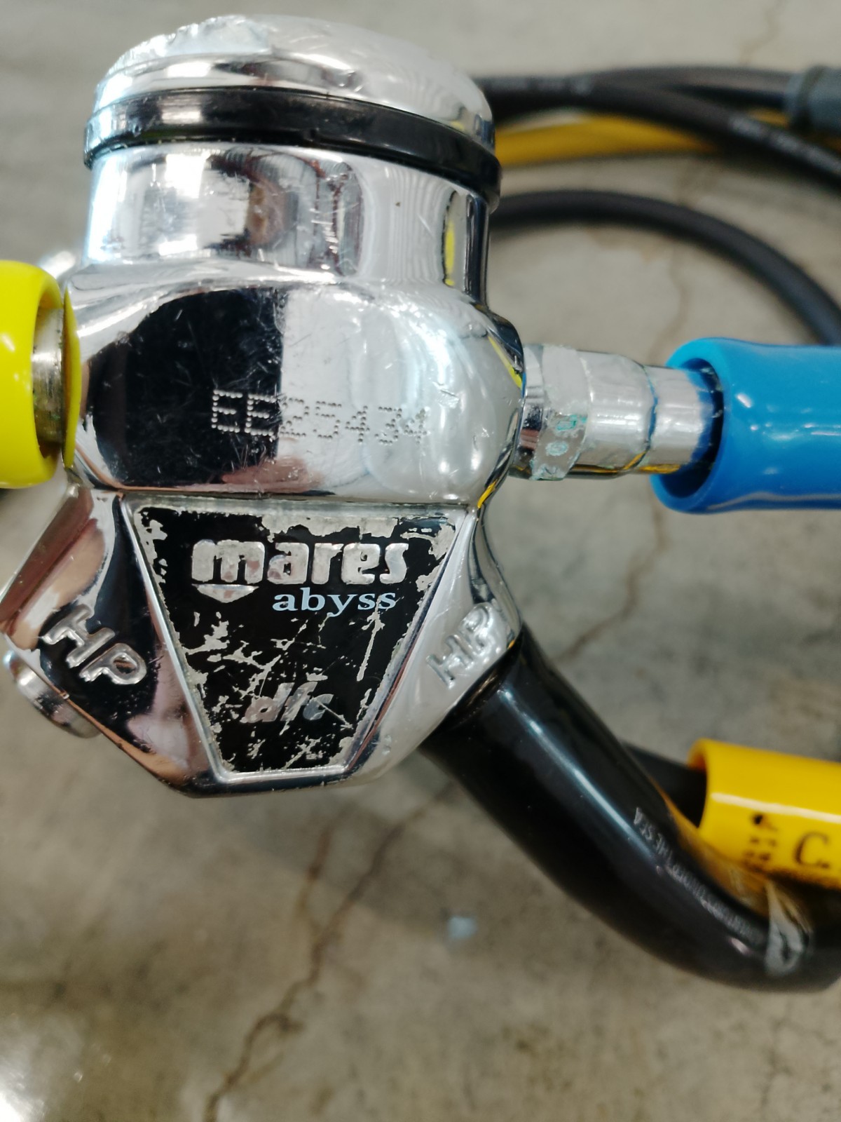 Mares Abyss DFC Scuba Diving Regulator Set with Octopus & 2-Gauge Console