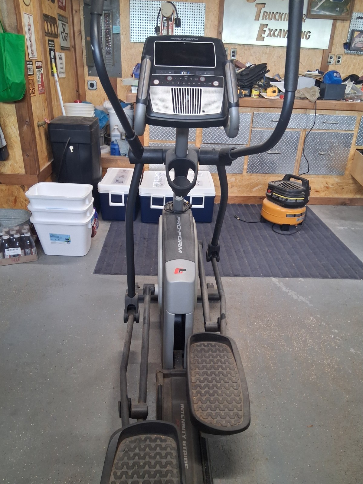 Proform PFEL59915 16.0 Mme Magnetic Resistance Elliptical Trainer Black