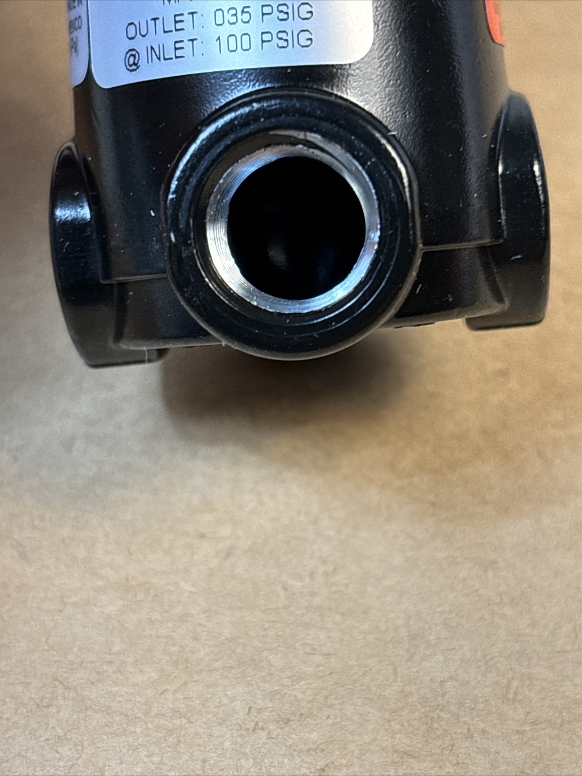 PARKER 14R111JCP035 PRESSURE REGULATOR 1/8" NPT 1/4" NPT Preset At 35psig Outlet