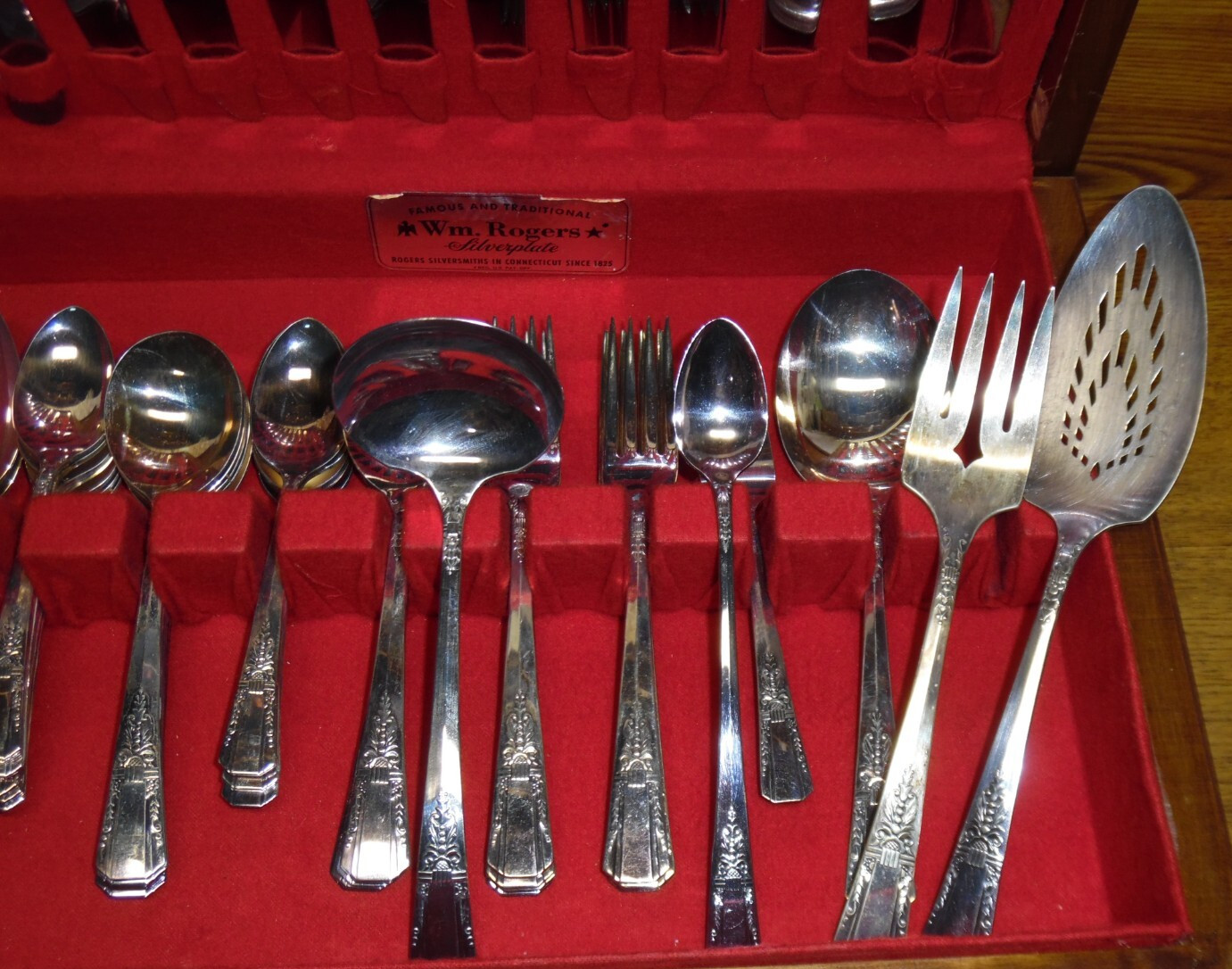 52 Pc Oneida Flatware Set - Debonair 1938
