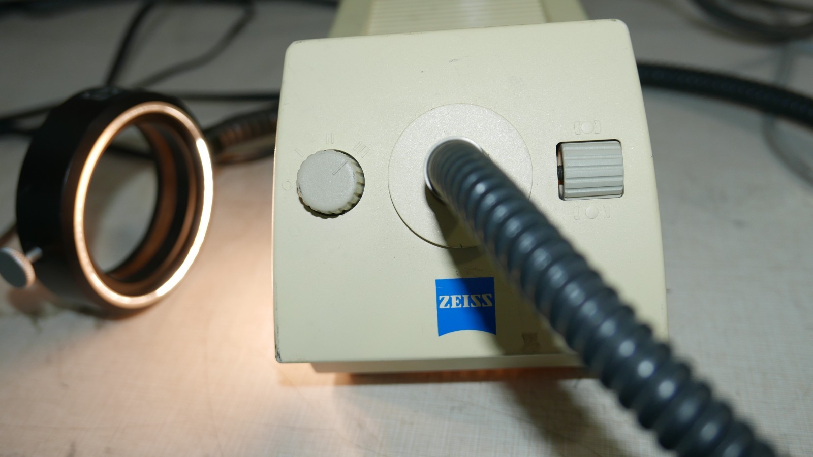 Zeiss Schott KL-200 Microscope Illuminator in Working Order & 2.5'' Light Ring