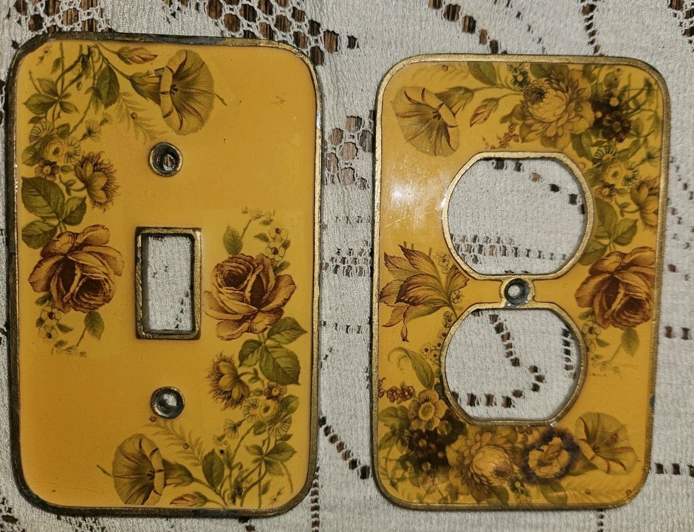 Vintage Bucklers Inc Yellow Resin Brass Floral Outlet Cover And Switch Plate