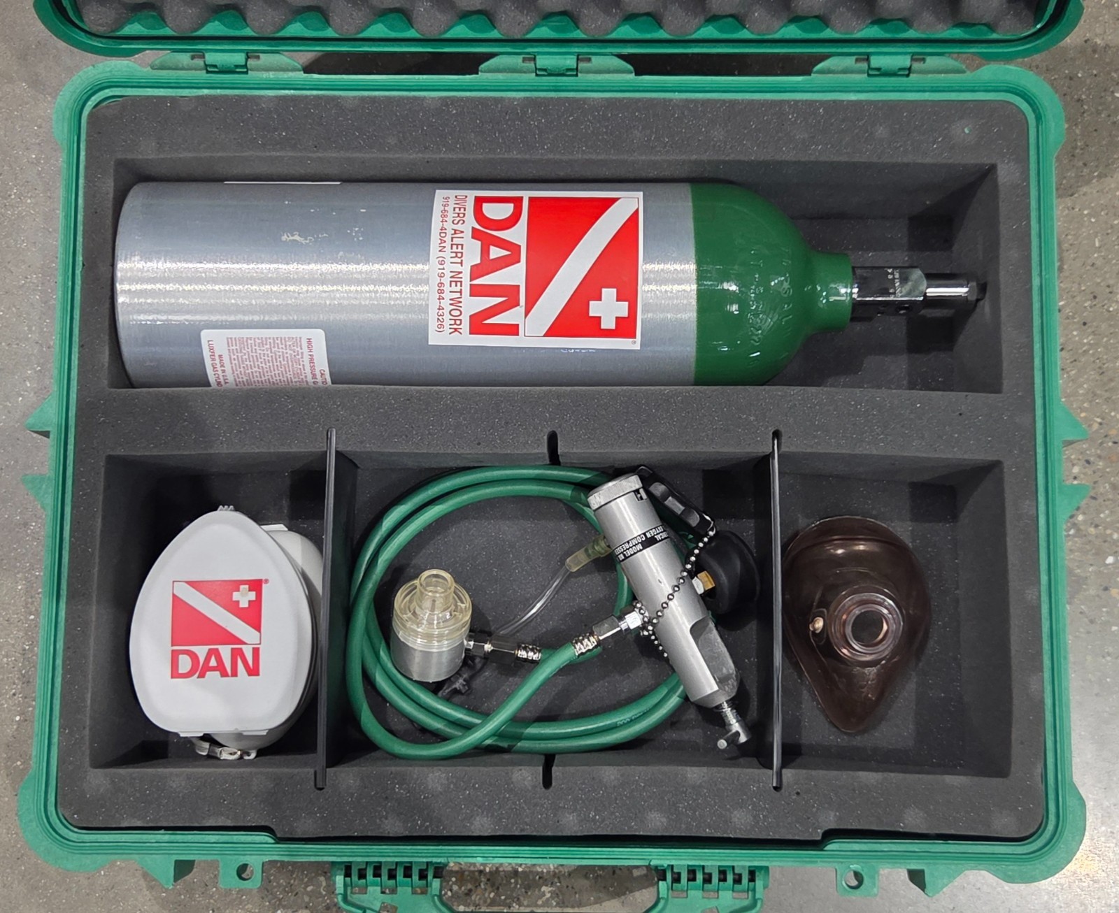 DAN Oxygen Rescue Pack. Scuba Boat. Shore Dive. Boat Dive Kit.