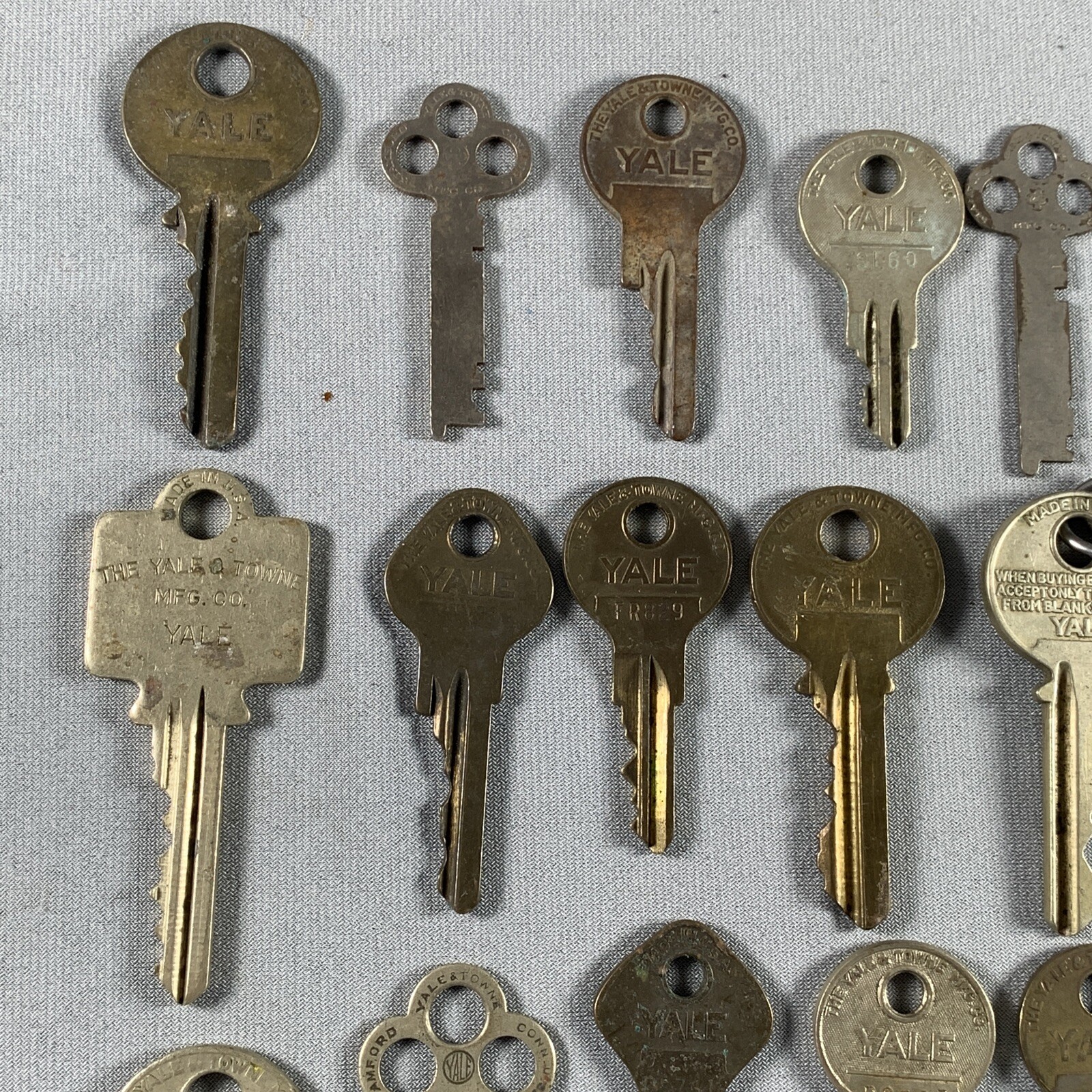 LOT Vtg Yale & Towne Keys