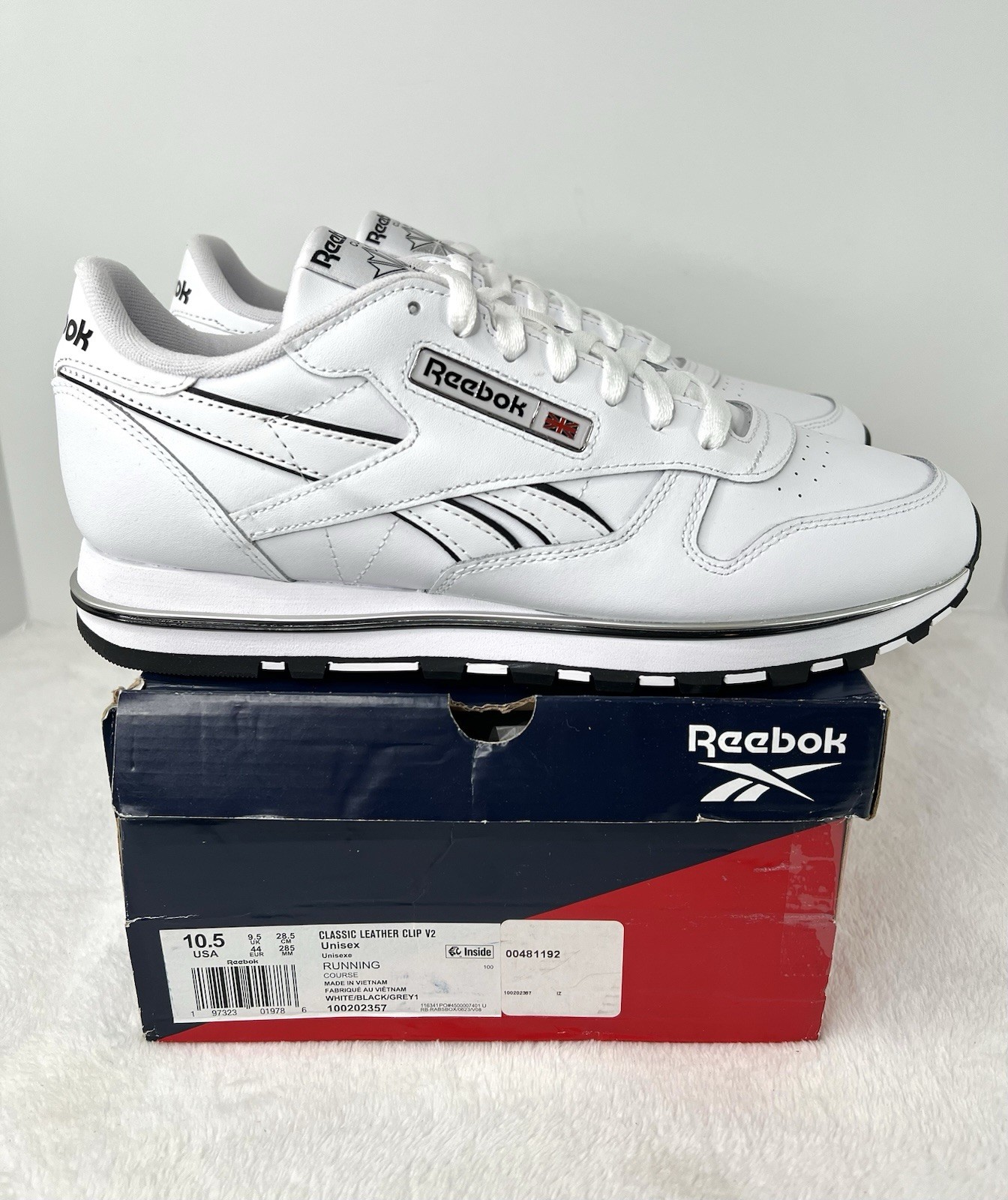 Reebok Classic Leather Clip V2 Mens 10.5 White Leather Sneakers 100202357 New