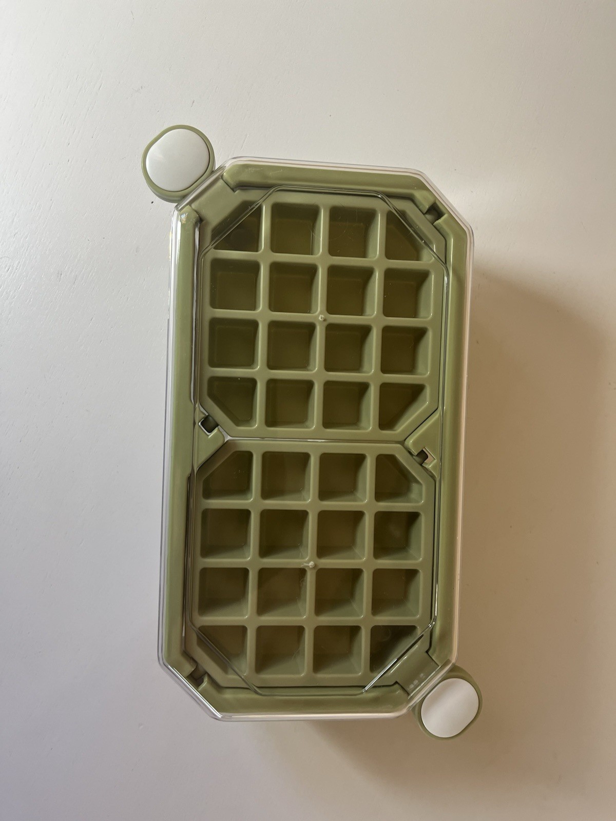 Plastic Ice Cube Tray / Storage Box / 32 Cubes W/ Scoop