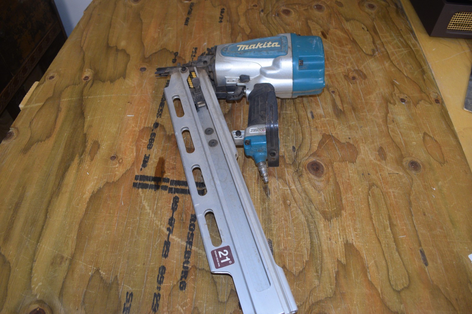 Makita AN923 21 Degree Pneumatic Framing Nailer - Used