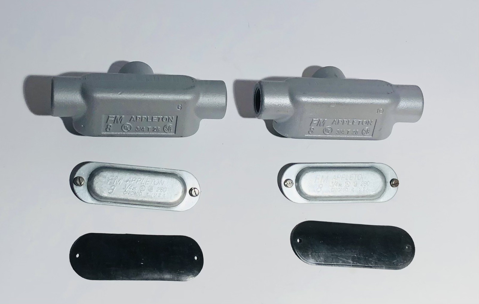 Lot Of 3 Appleton T28 Rigid Conduit Outlet Body 3/4 Type T Form 8 Body W/ Cover