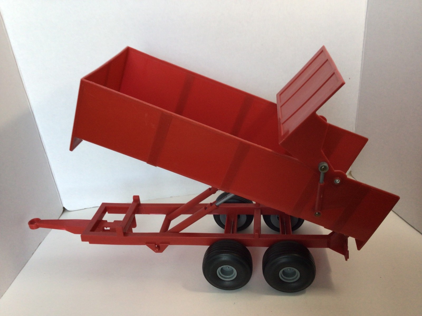 Case International Silage Dump Trailer / Wagon Ertl Britain 1/16 #15829 Red