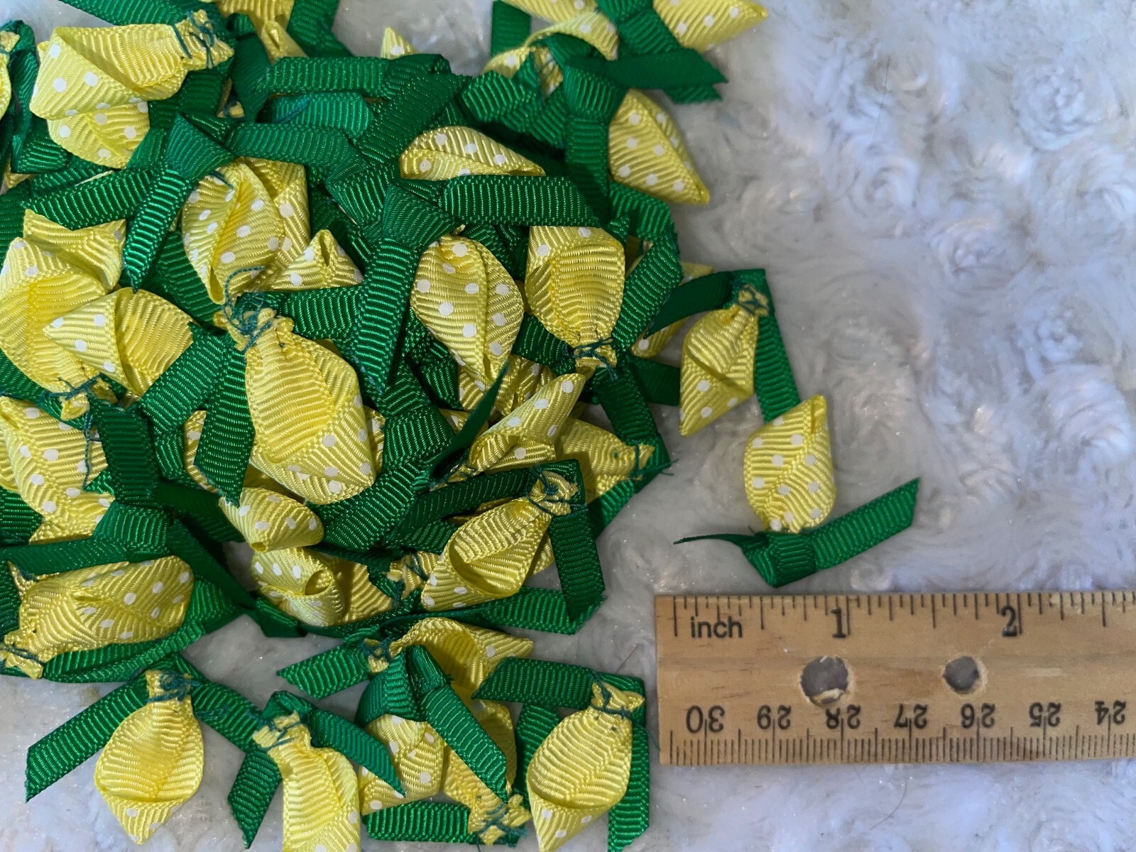 Lot 102 Yellow white polka dot kelly green grosgrain tulip ribbon roses 1.5