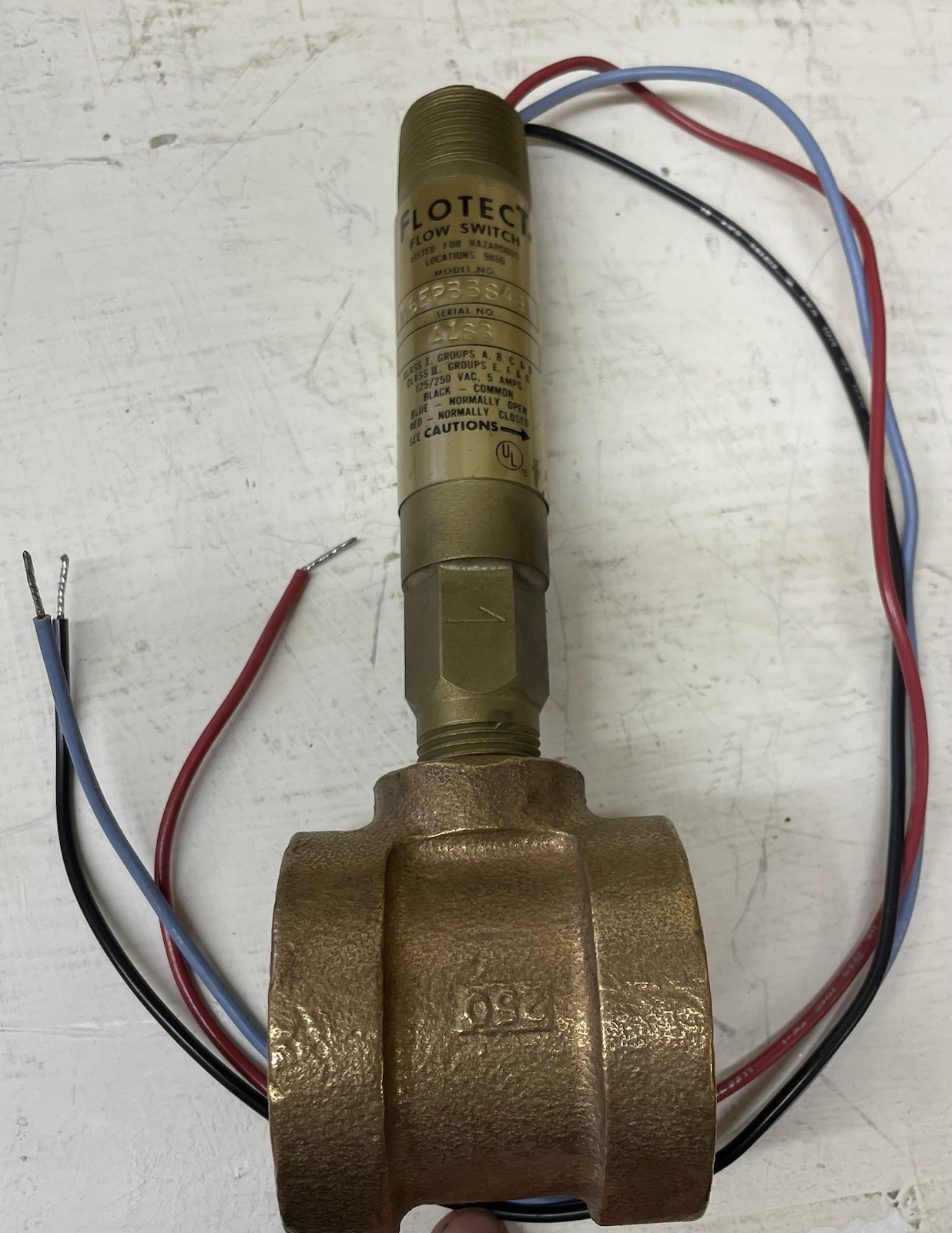 FLOTECT V6EPBBS4B 125/250VAC 5A 1 1/2" Flow Switch Dwyer