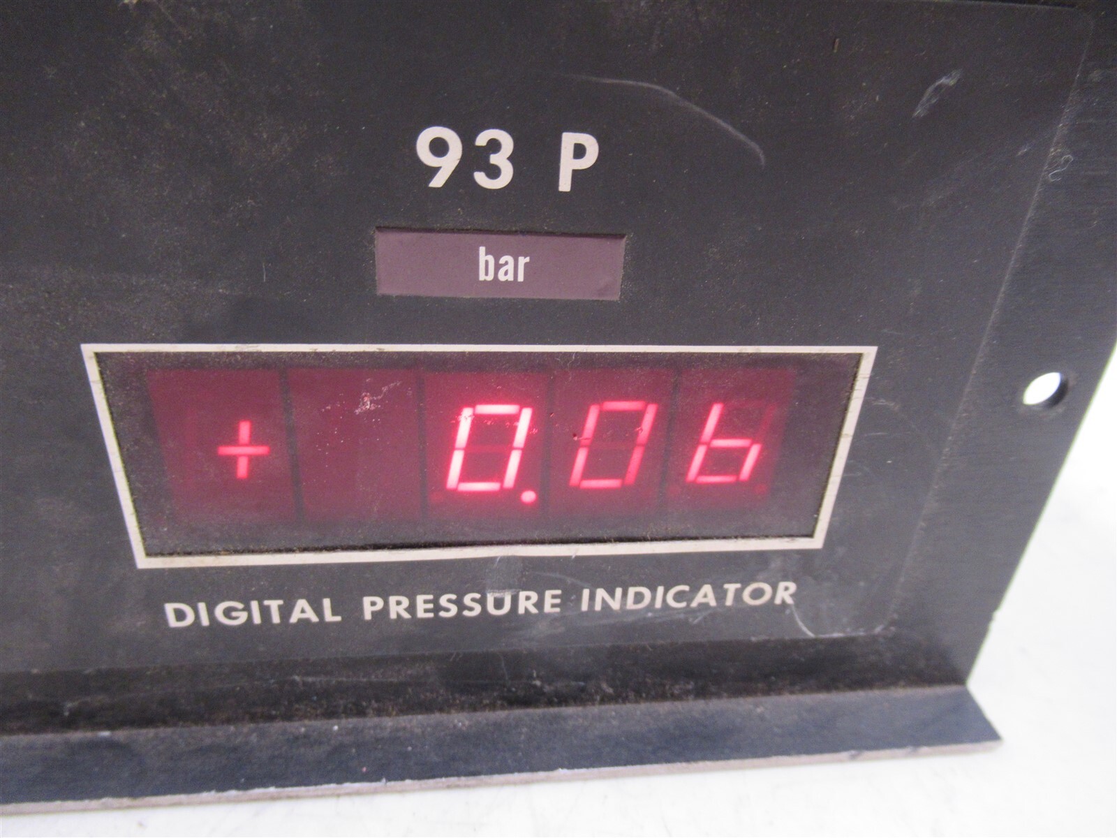 Ametek 93P Digital Pressure Indicator 93PG0010BDE8B 0-100 Bars Panel Meter