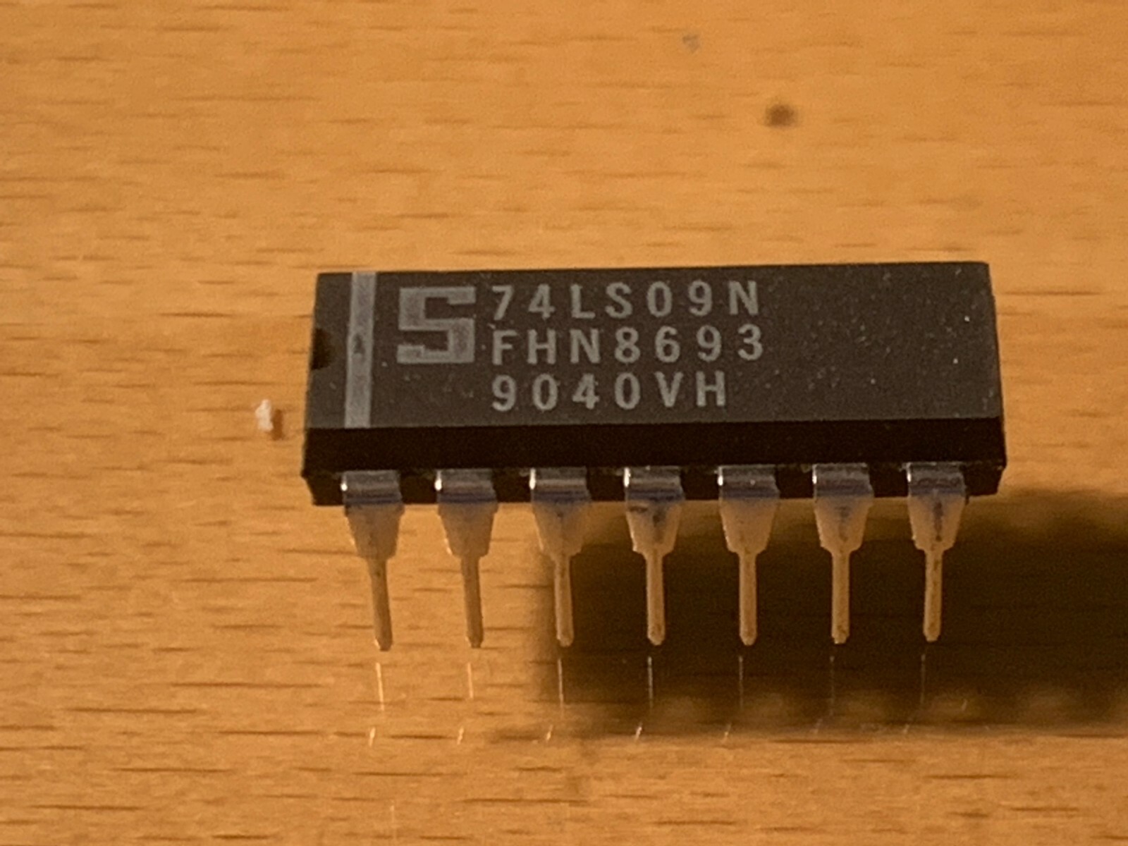 74LS09N SIGNETICS IC - AND Gate 4-Element 2-IN Bipolar -14-Pin PDIP.