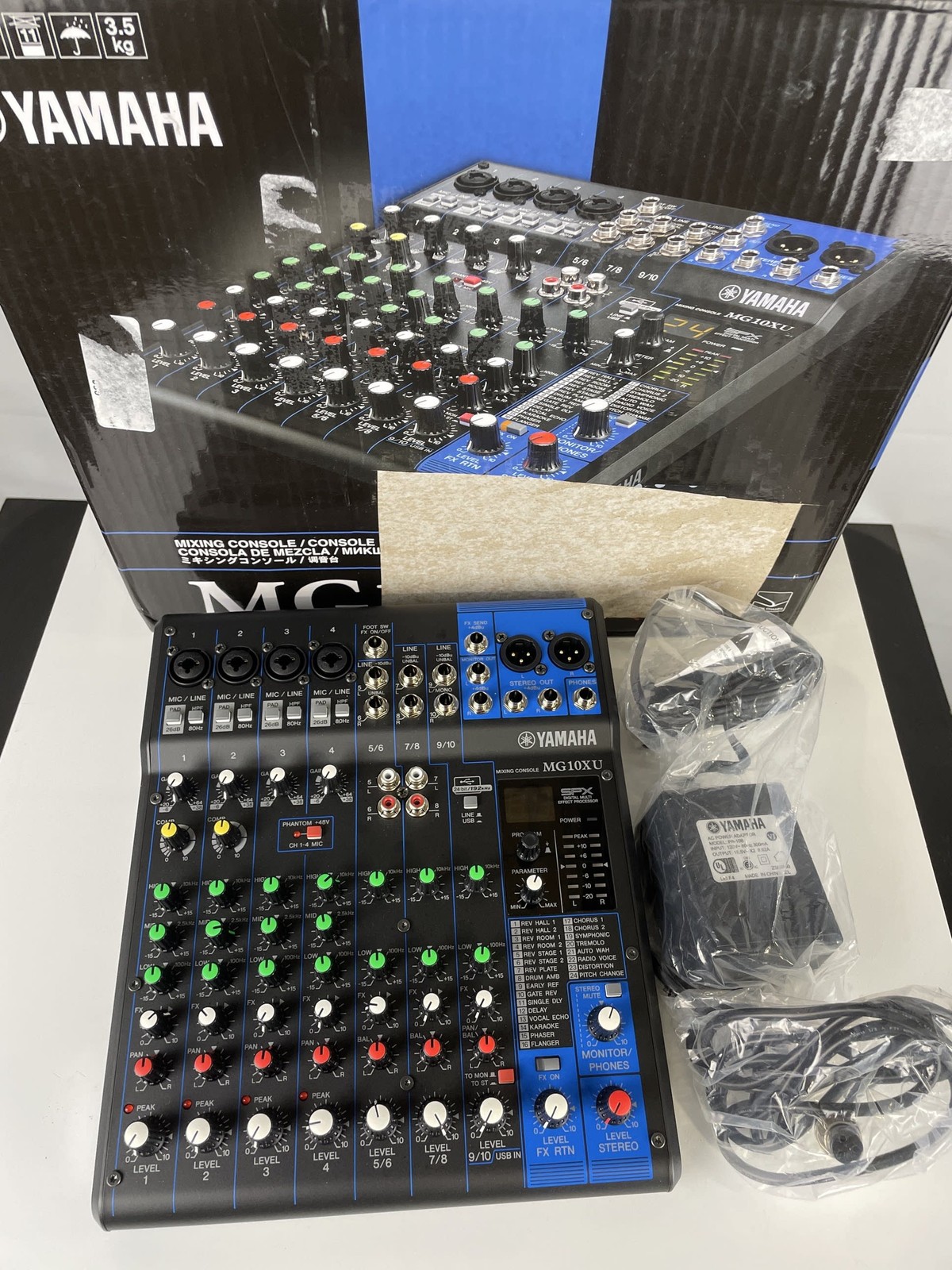 Open Box Yamaha MG10XU 10-Channel Analog Mixer w/ Effects