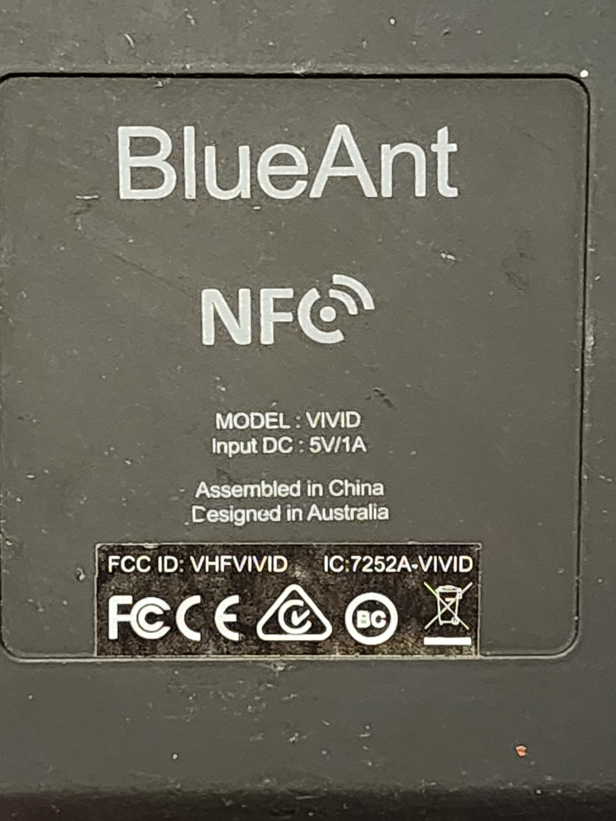 BlueAnt VIVID Portable Bluetooth Speaker LED Lighting Dust Proof / Splash Proof