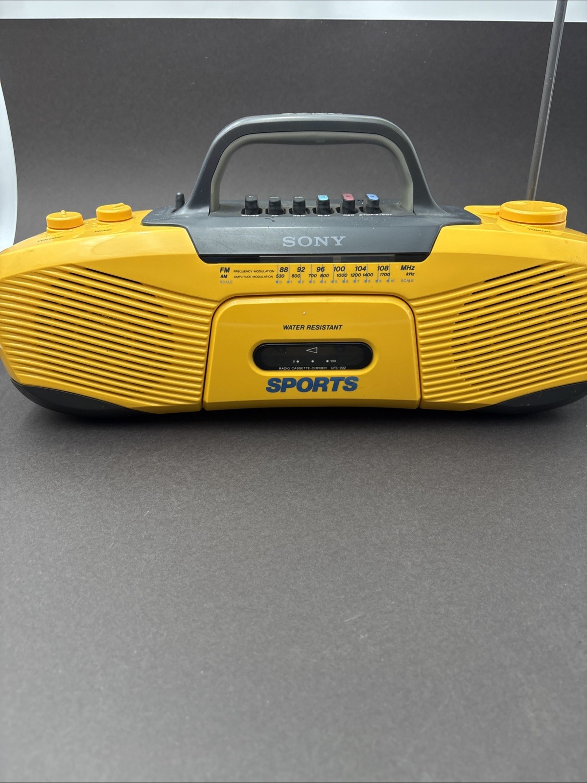 SONY CFS-902 SPORT RADIO CASSETTE PLAYER (NO POWER CORD, Fully tested works