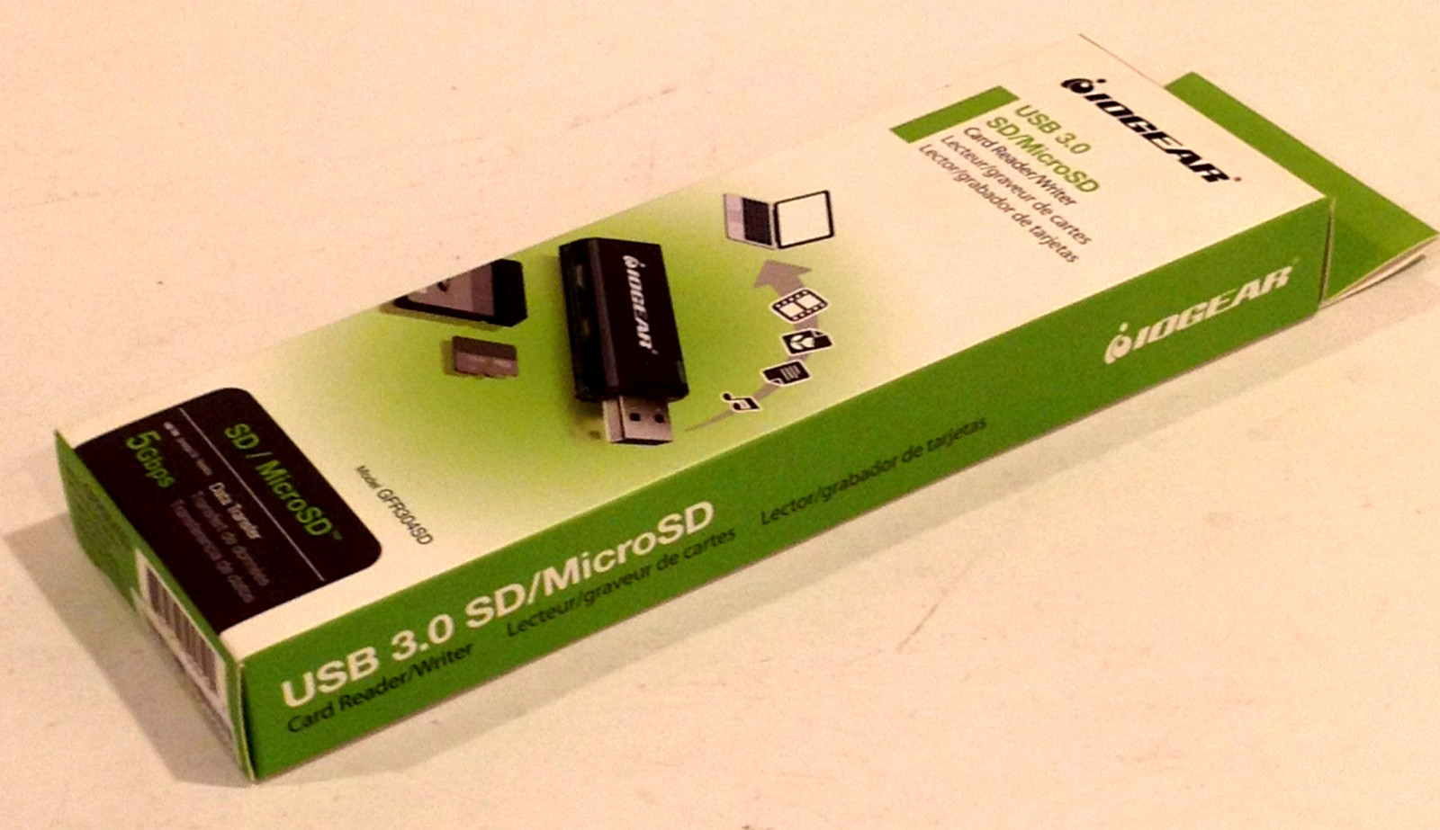 IOGEAR SuperSpeed USB 3.0 SD/Micro SD Card Reader Writer GFR304SD 5Gbps Data New
