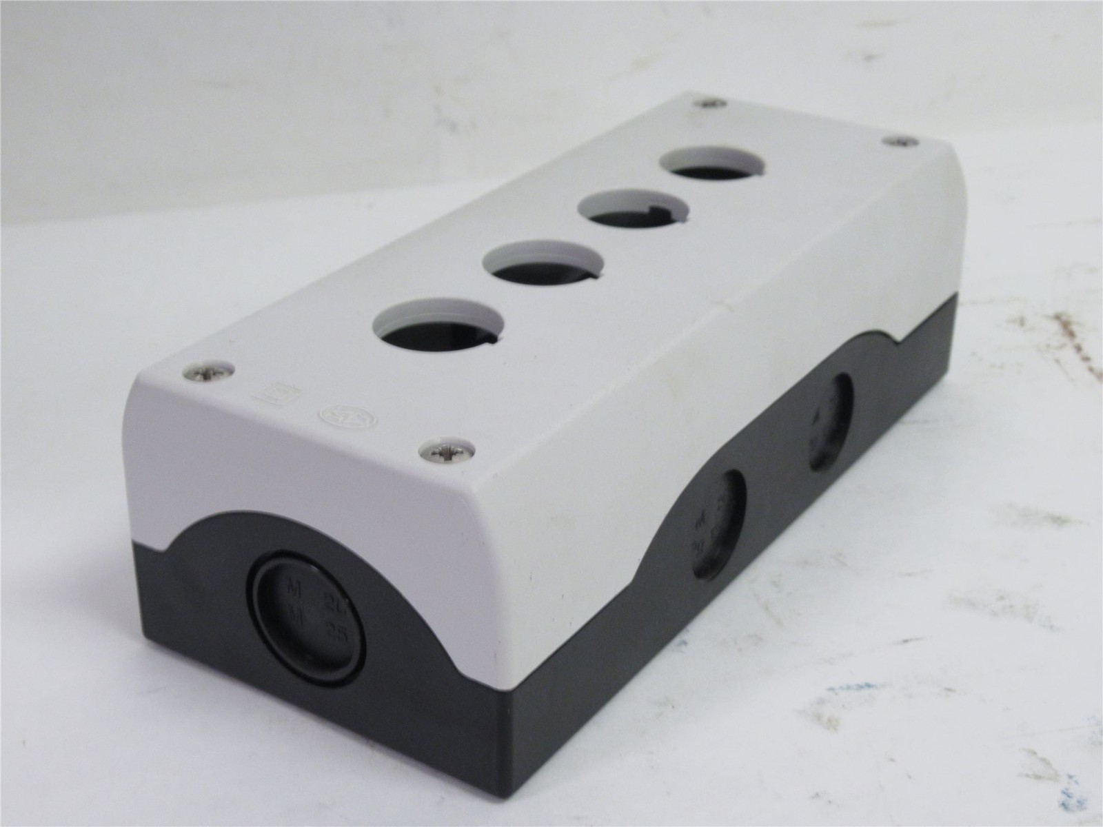 233799 Old-Stock; Moeller M22-I4 Pushbutton Enclosure; 4-Way; Grey RAL7035