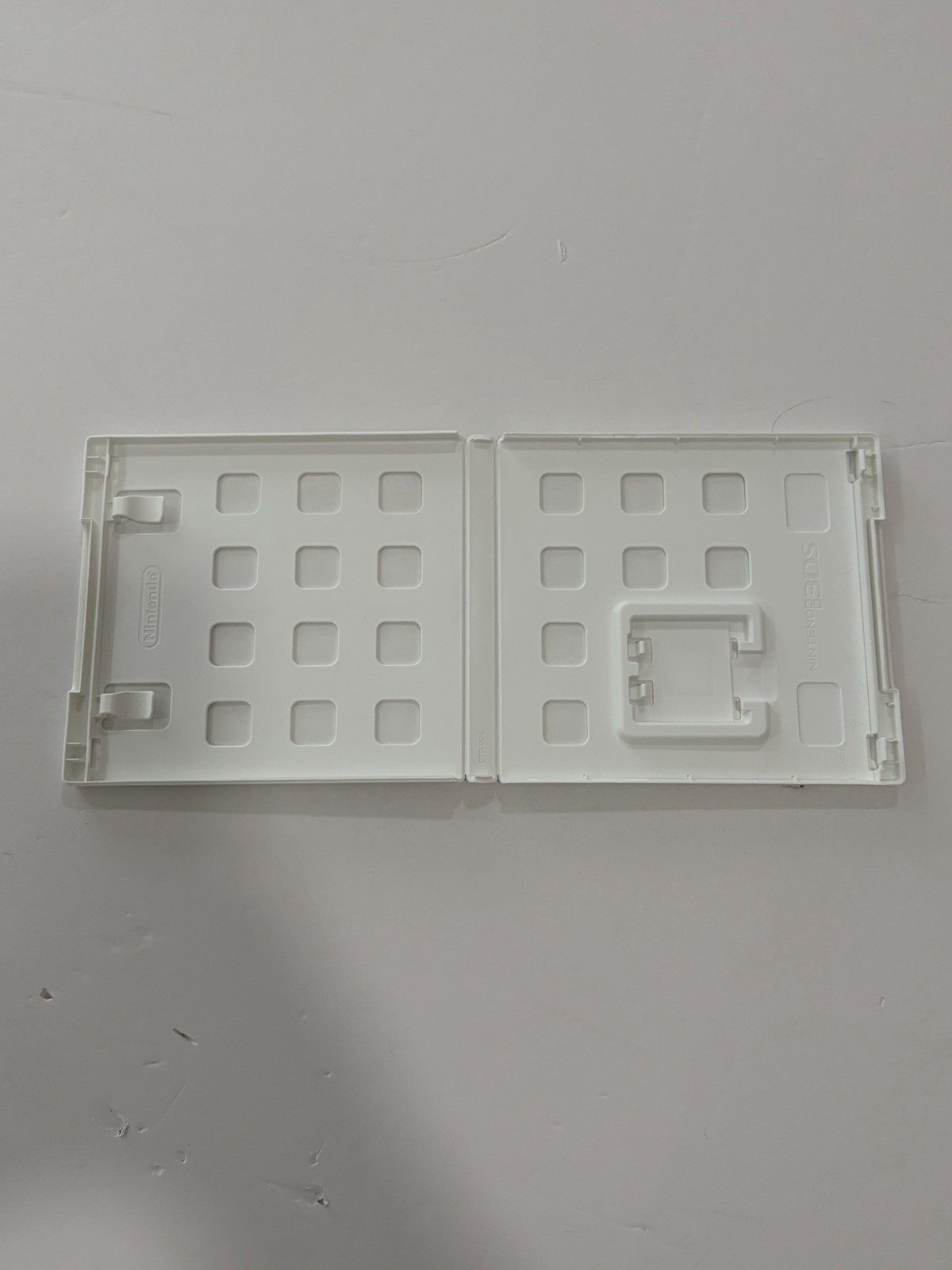 Batman 2 DC Super Heroes Nintendo 3DS CASE ONLY.