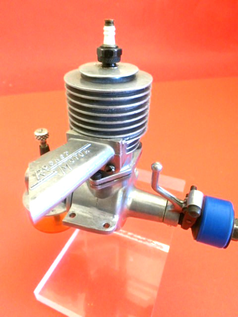 VINTAGE ROCKET VICTOR 1940'S IGNITION ENGINE LOW USE COMPLETE  BEAUTIFULL  LN