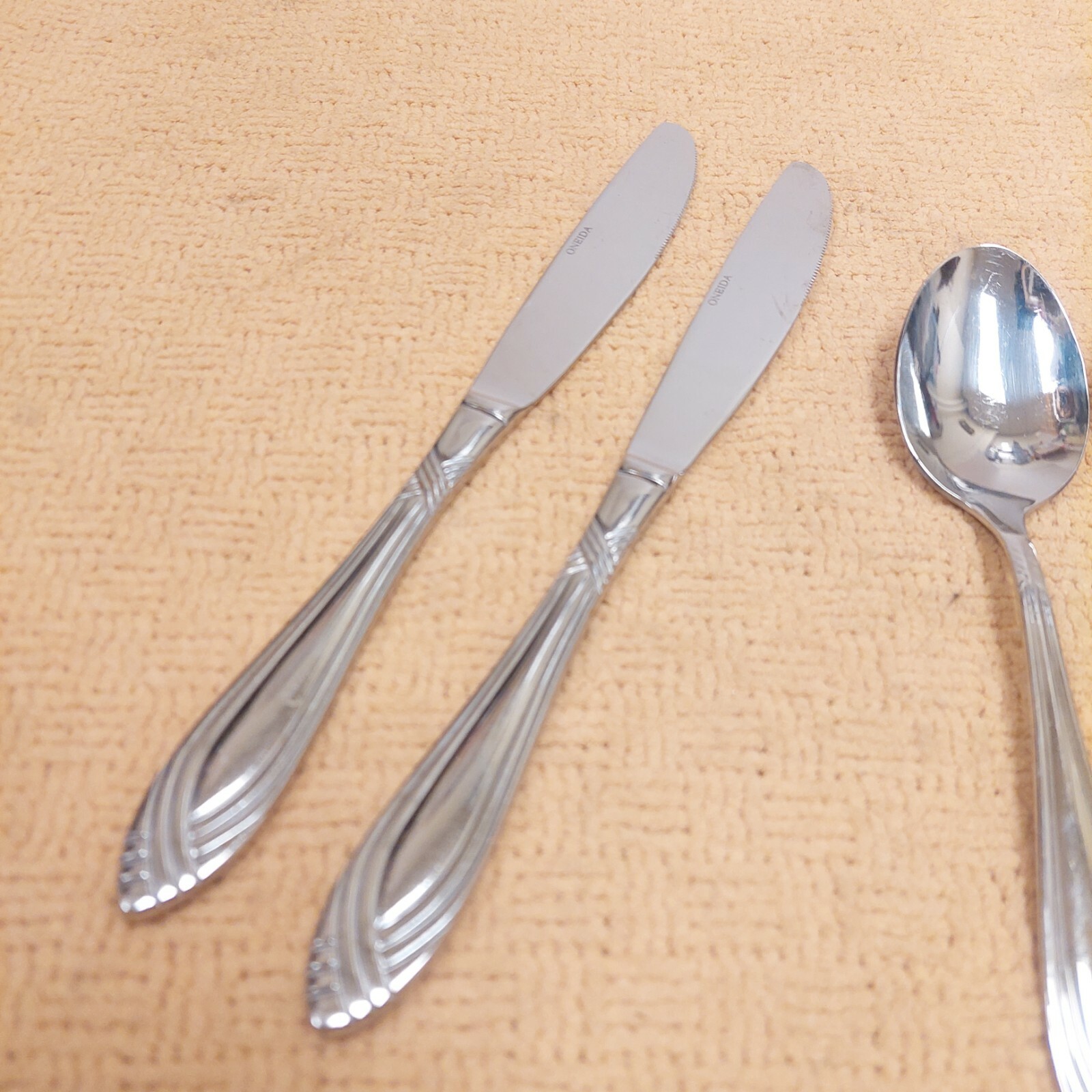Oneida OTTAWA Pattern 18/10 Stainless Flatware Set 8 Pcs Heavy