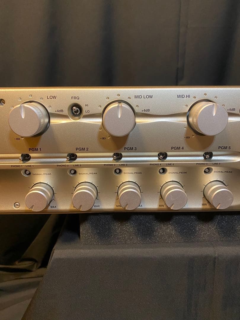 Vestax R-1 DJ Mixer