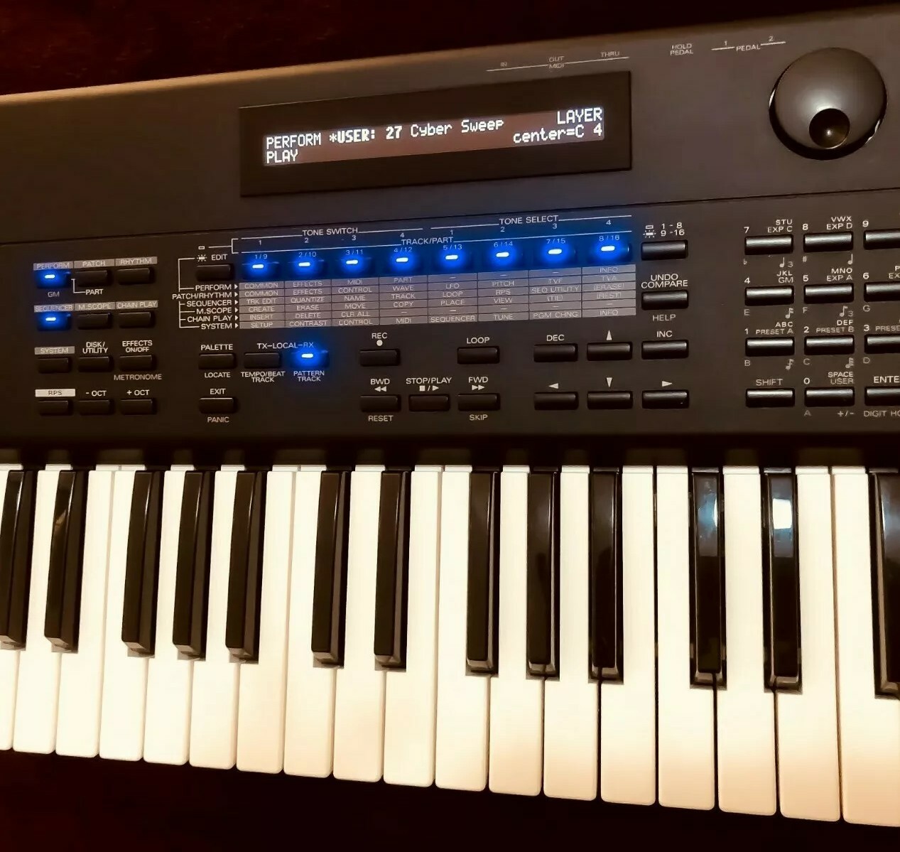 Roland XP-30 / XP-50 (Super Enhanced Black) LUX PMVA LED Display !