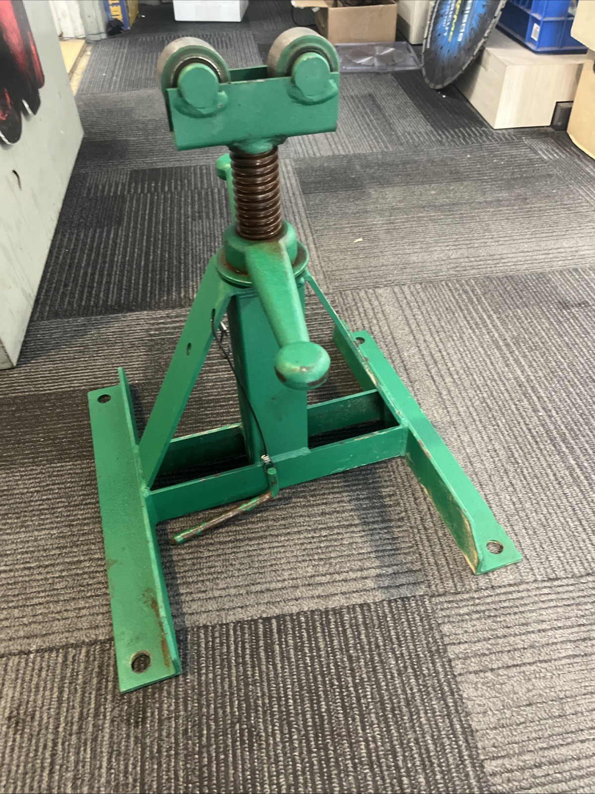 Greenlee Screw Type Reel Stand 2500 Lb Capacity