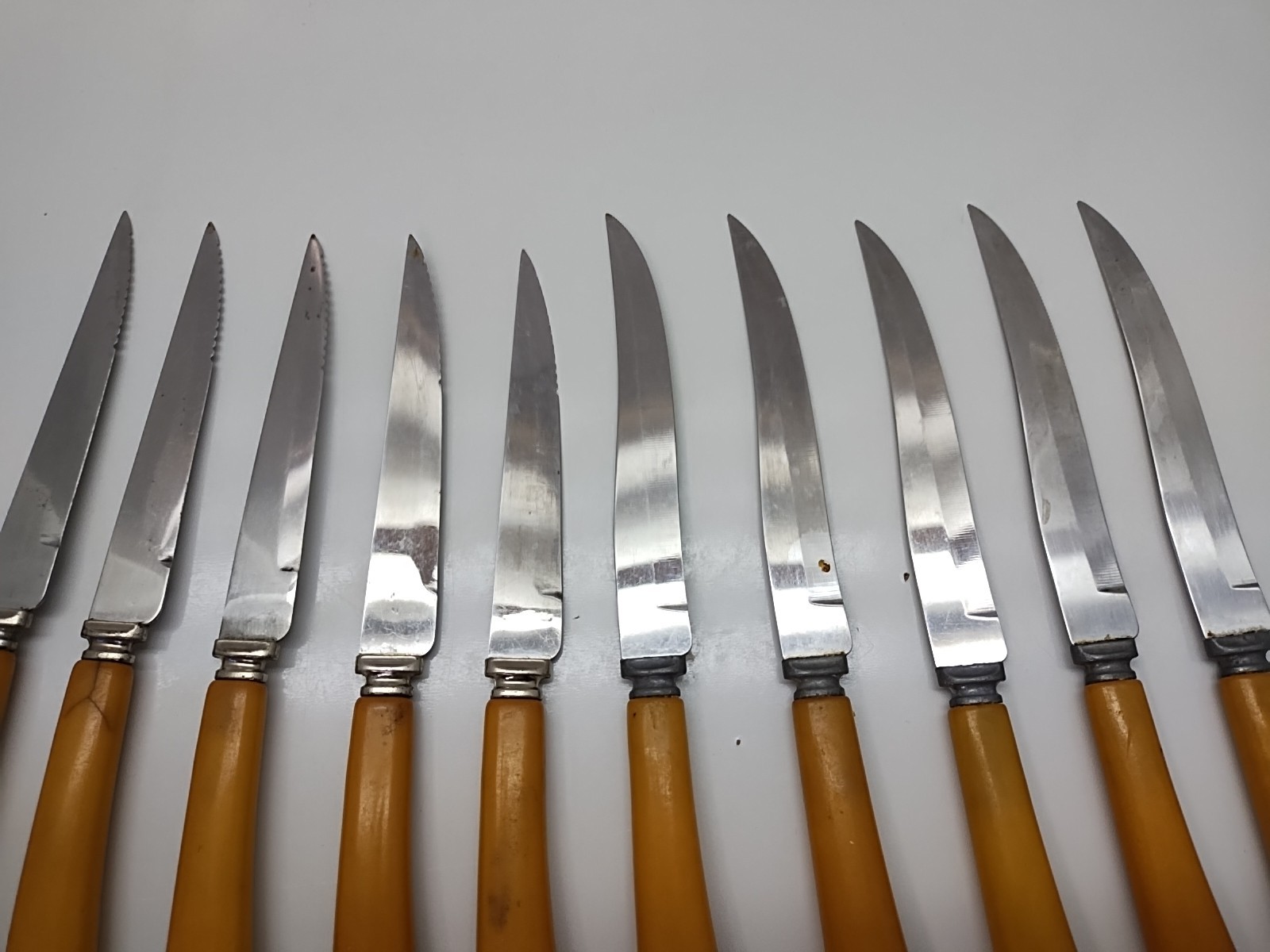 vitage bakelite 8 knive set