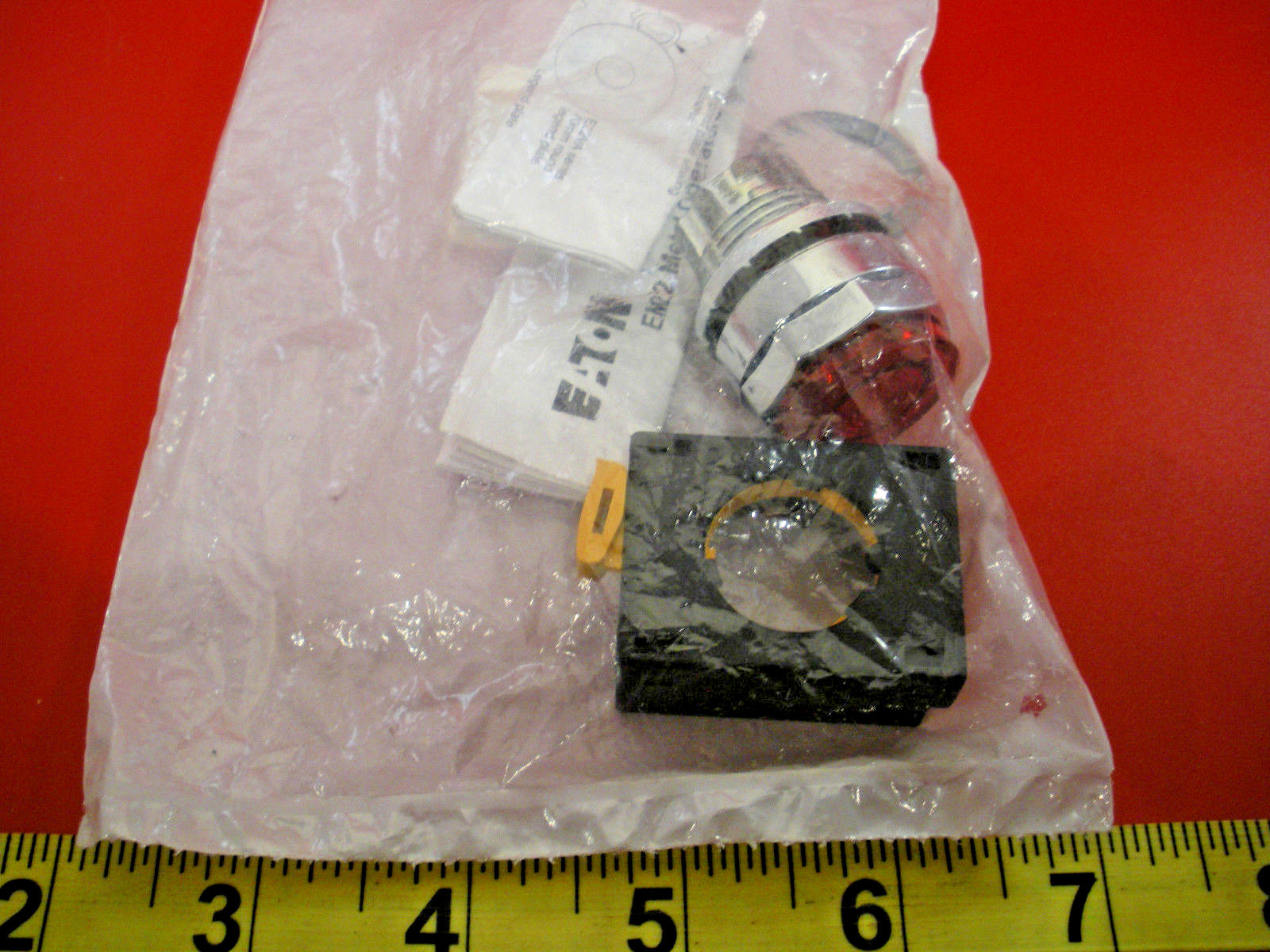 Cutler Hammer EM22T2 Red Illuminated Ext. Pushbutton Switch Operator Eaton New