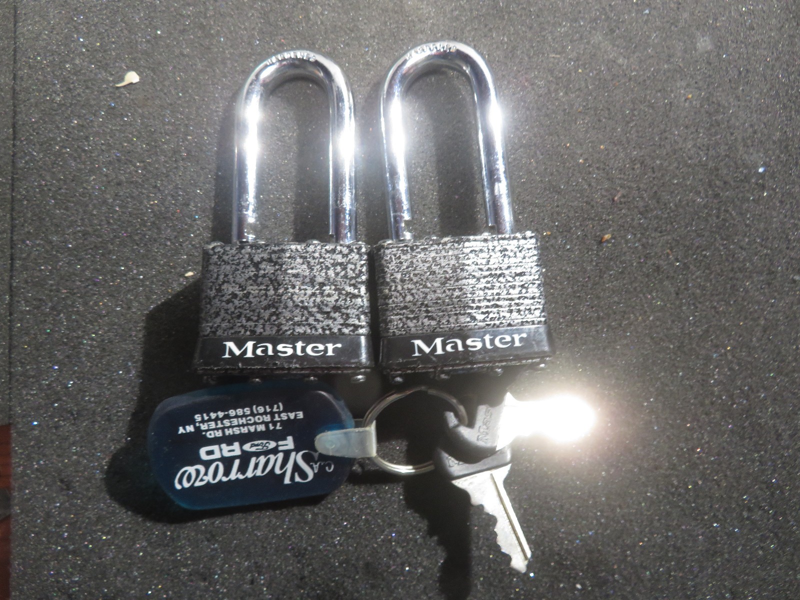 2 Master Locks - Outdoor Keyed Alike Padlock 2-in Wide x 2 1/2 in Shackle