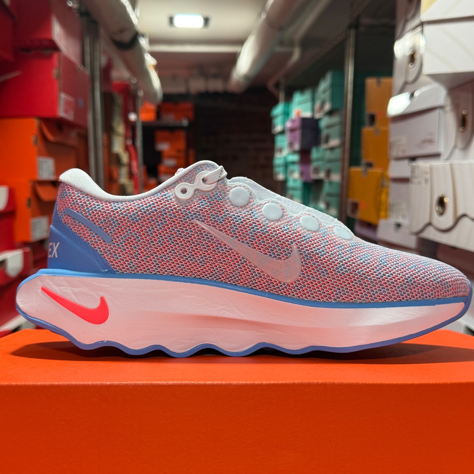 Nike Motiva Gore-Tex GTX Blue Tint Bright Crimson Women Size HM0355 400