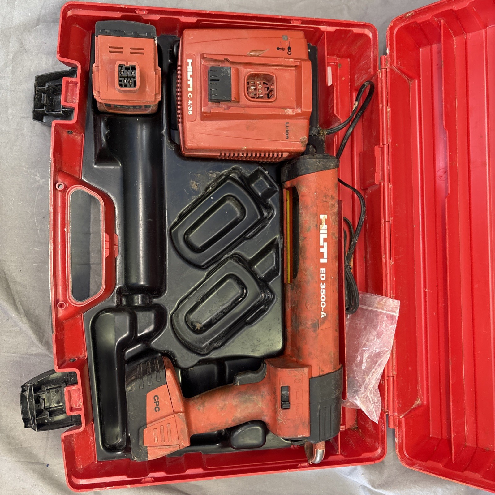 HILTI ED3500-A CORDLESS EPOXY GUN SET WITH BATTERIES, CHARGER, & CASE ED 3500-A