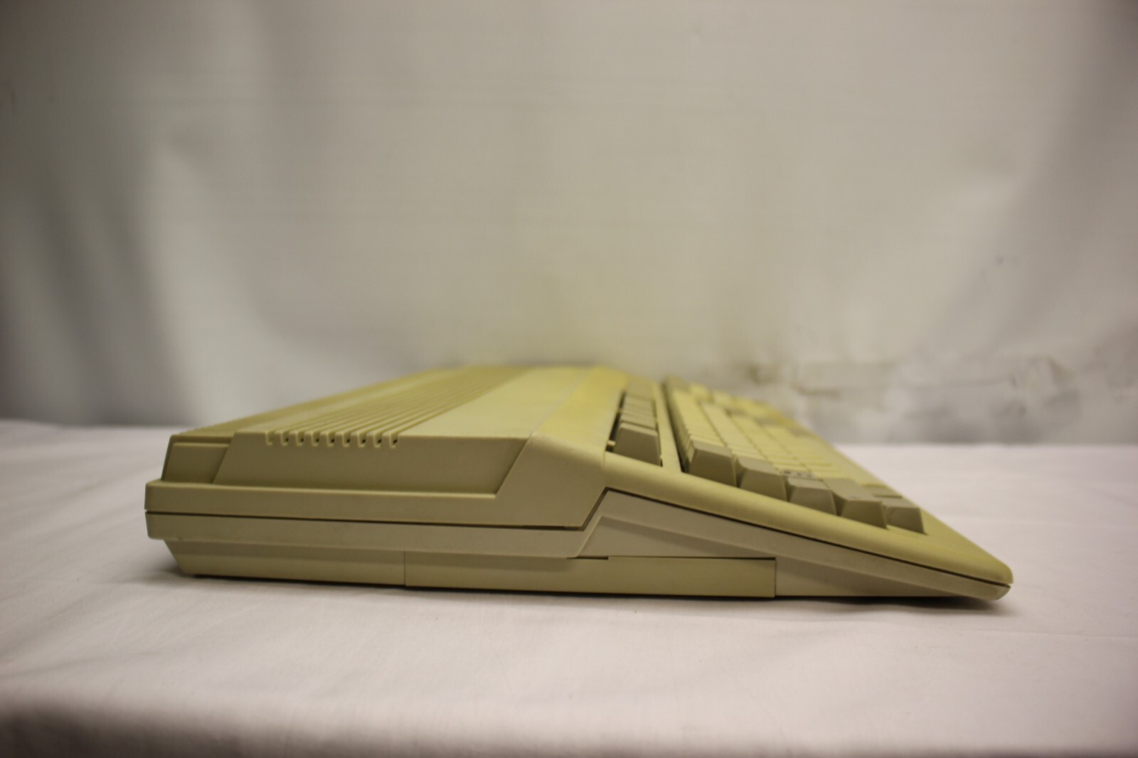 COMMODORE AMIGA A500 VINTAGE PERSONAL COMPUTER NO POWER SUPPLY