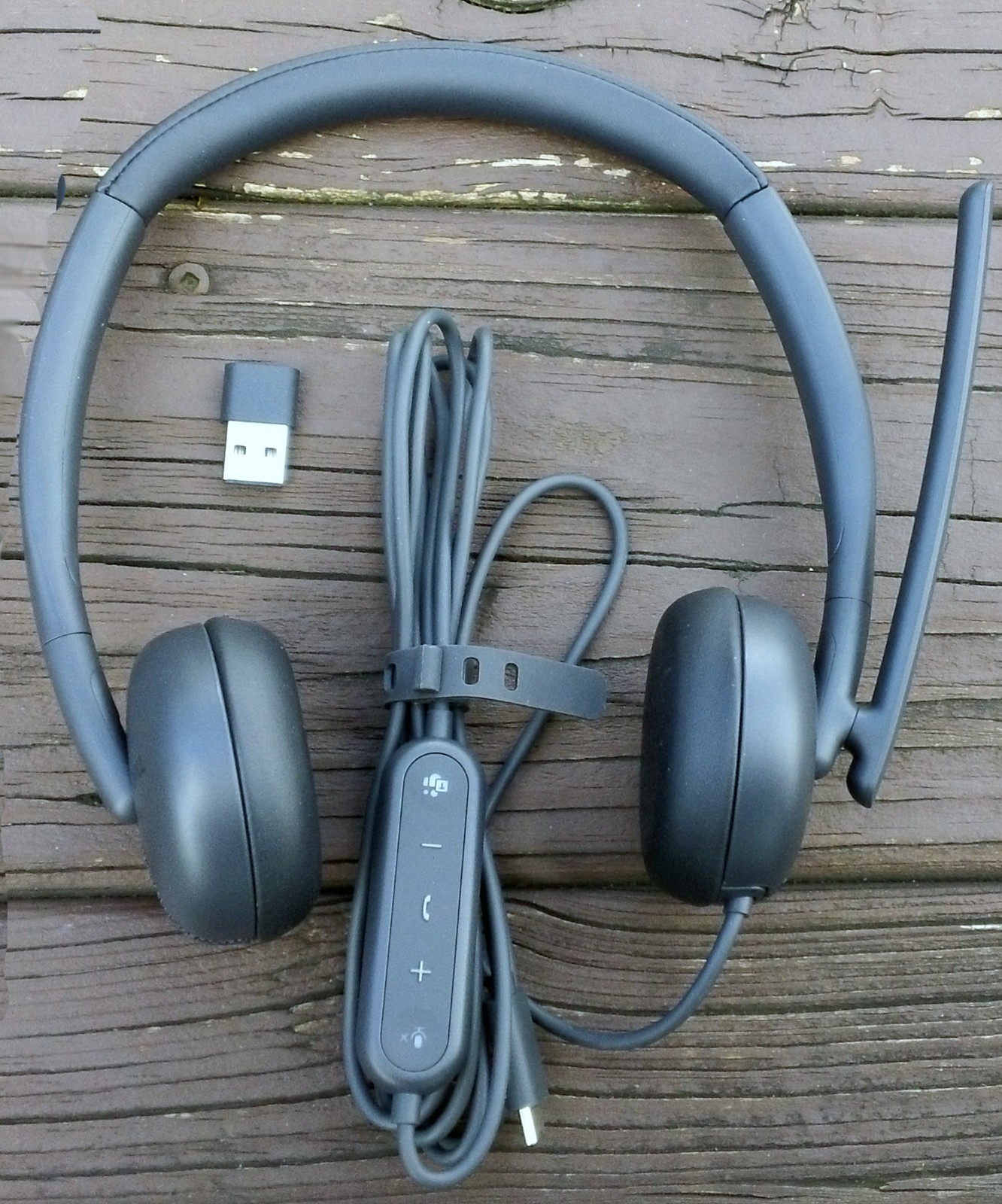 Dell WH3024 Wired Headset with Built-in Microphone In Black/Gray