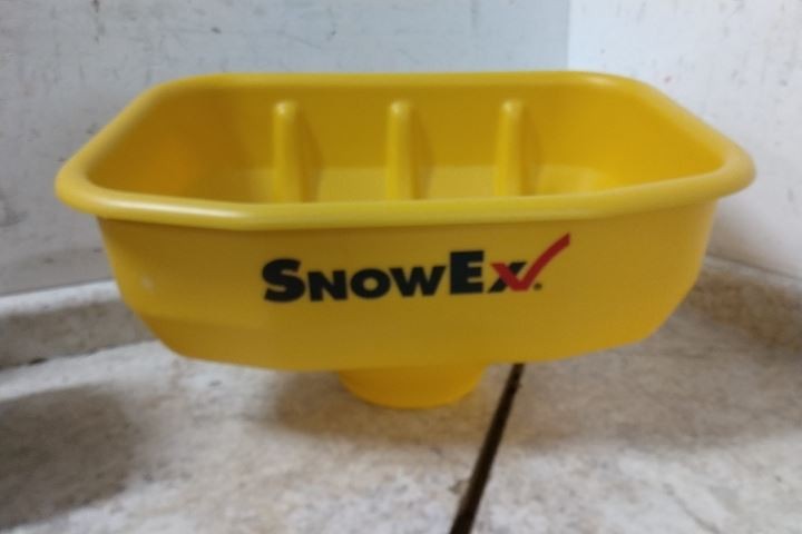 SnowEx SP-65 100 Lb Cap 20 Ft Max Spread Width Manual Walk-Behind Spreader