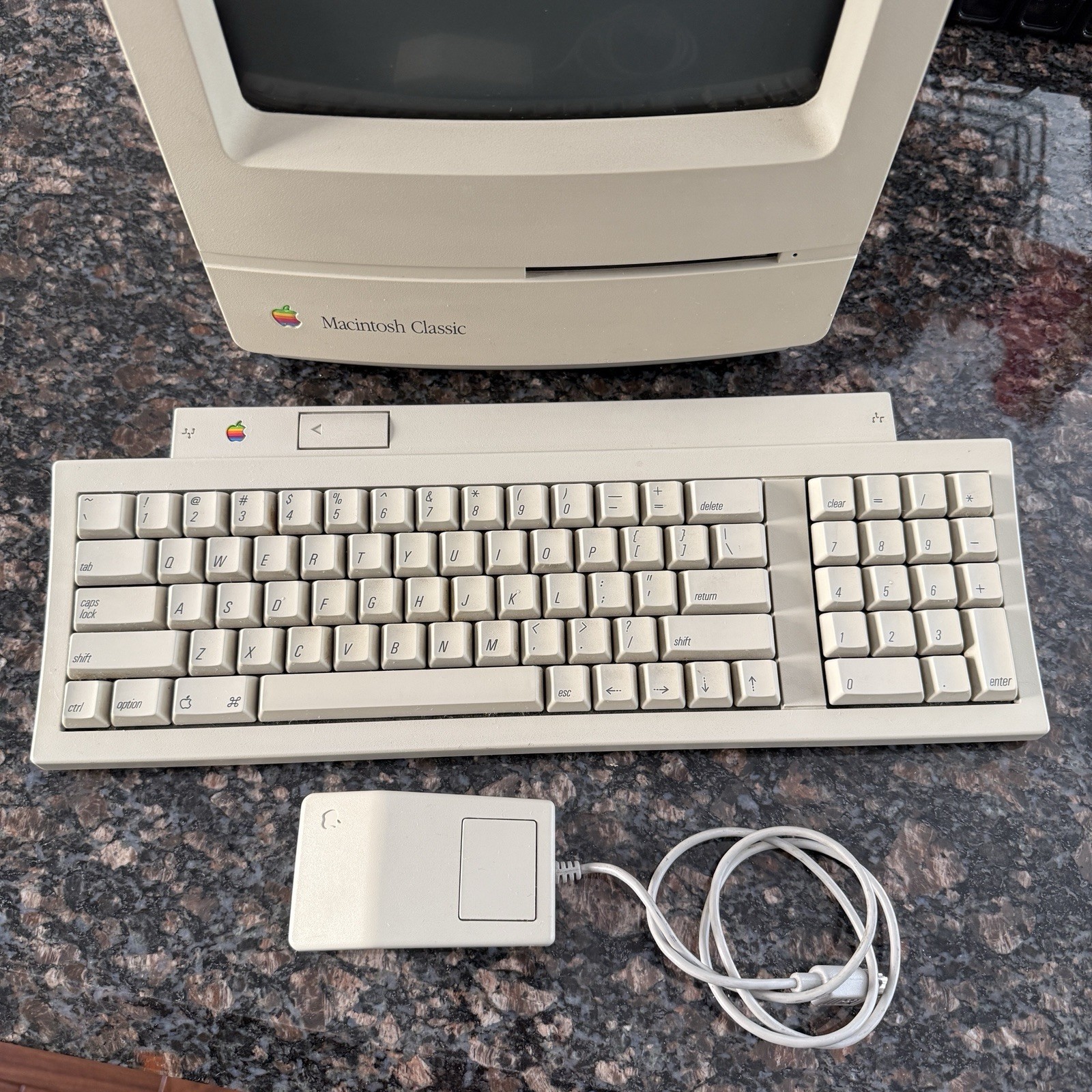 Apple Macintosh Classic 1990 Vintage Computer/Keyboard/Mouse Model M0420