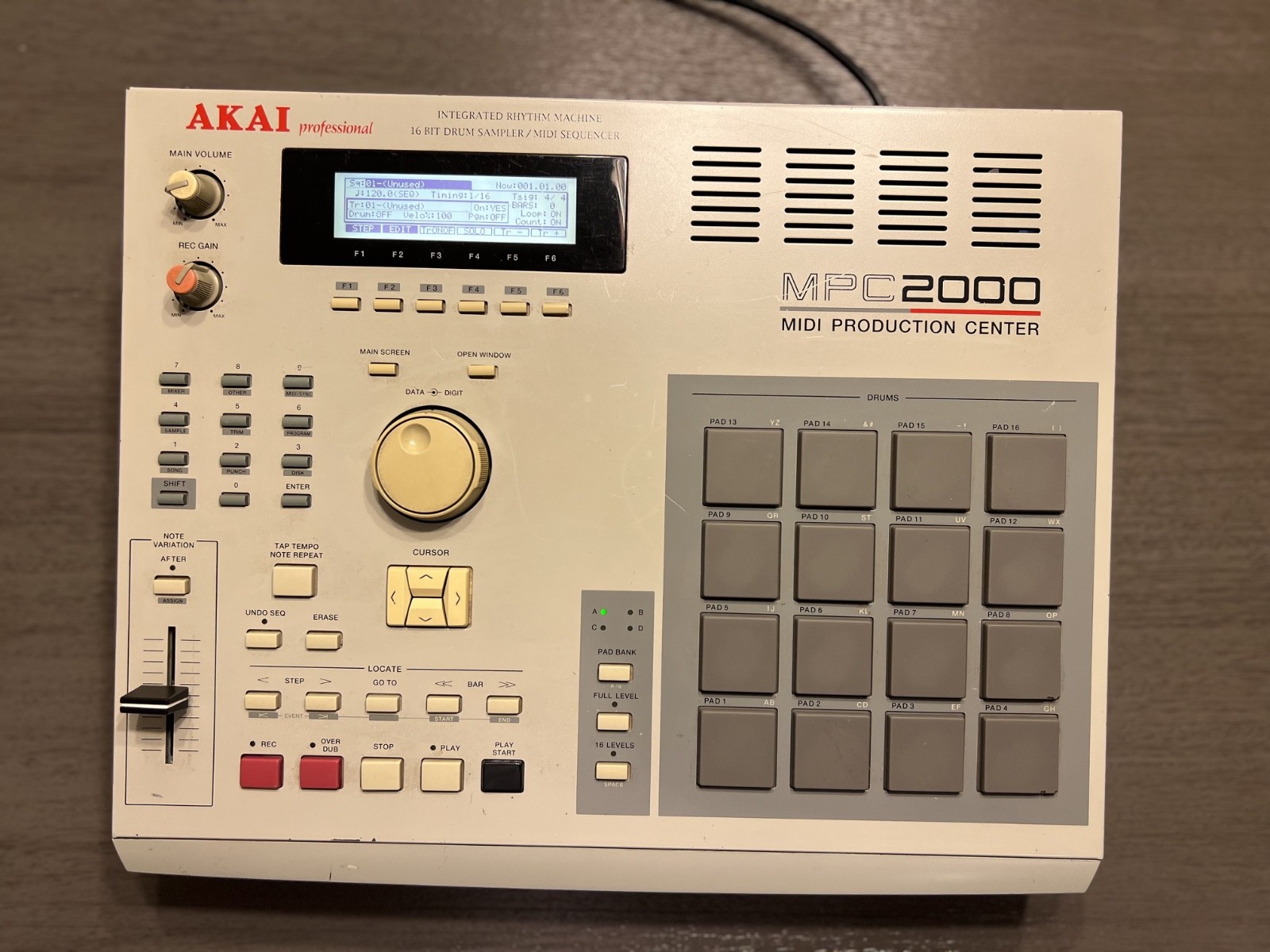 Akai Mpc 2000 drum machine sampler ( For parts or repair )