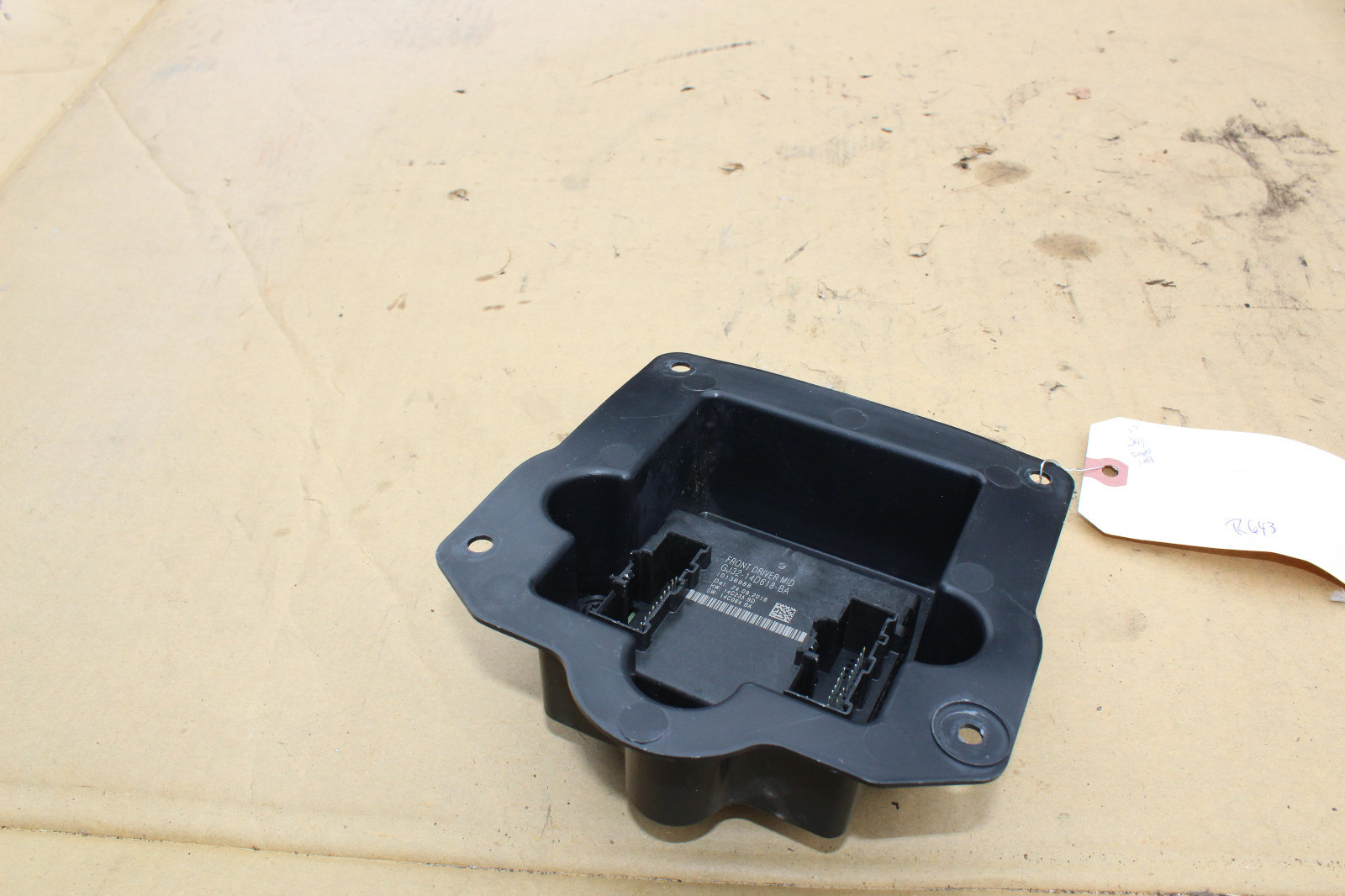 2017 JAGUAR XE DRIVER LEFT FRONT REAR MID CONTROL MODULE R643