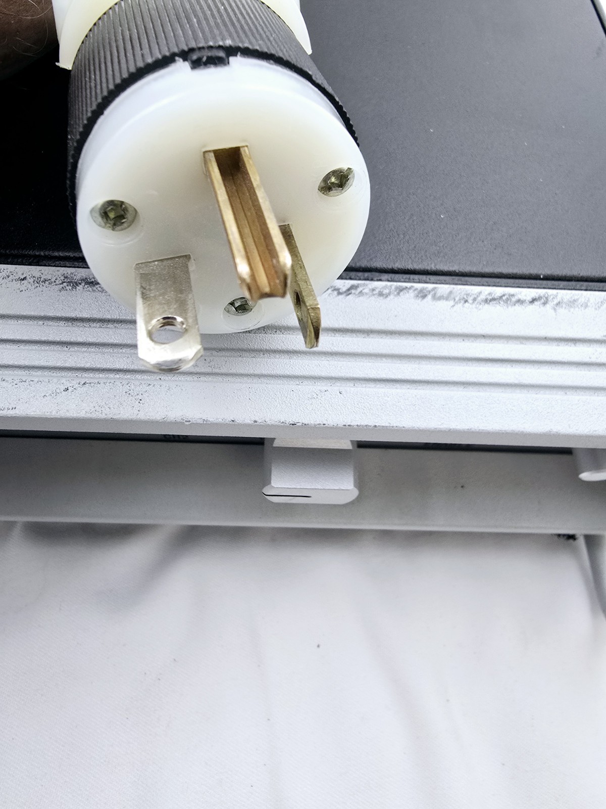Crown Macro-Tech 3600vz Amplifier 15a Plug 120v