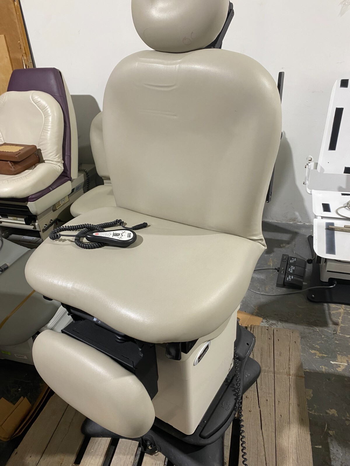 Midmark 630 Programmable and Swivel With hand control