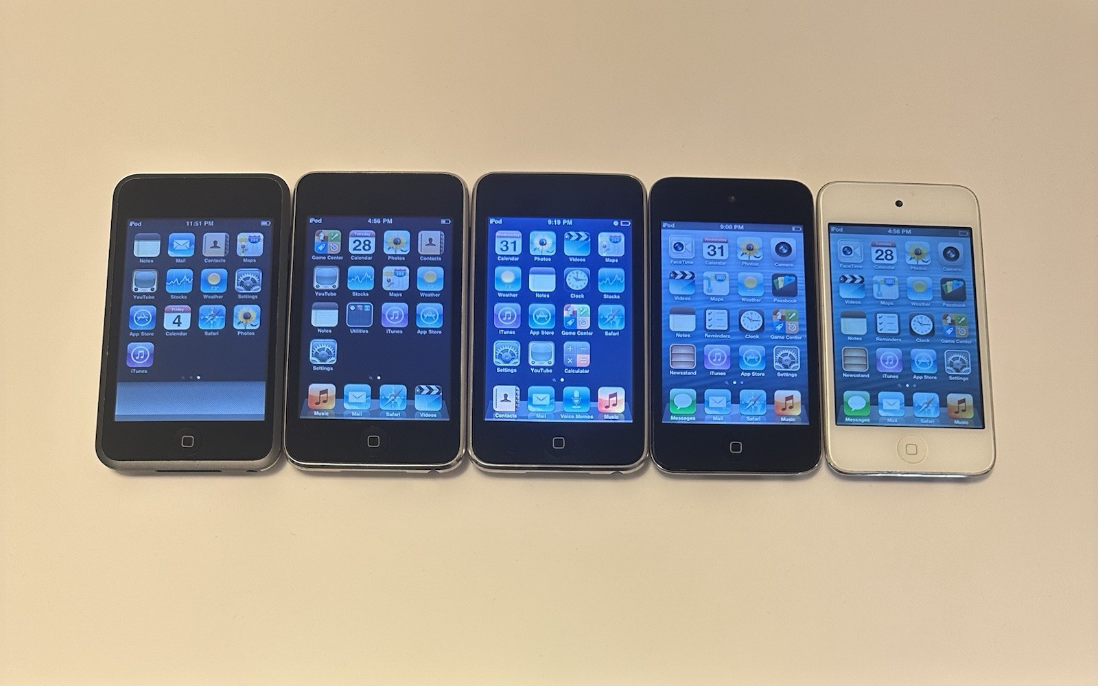 Apple iPod Touch 1st 2nd 3rd 4th Generation 8GB 16GB 32GB 64GB Black White