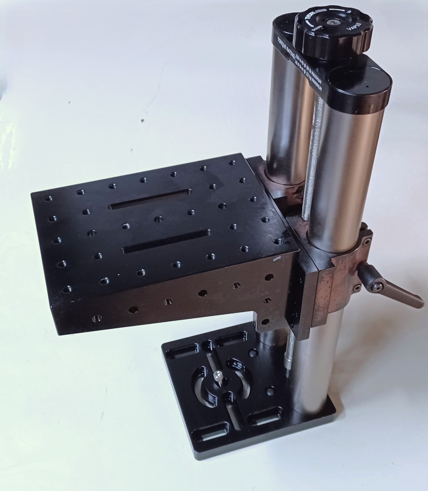 Thorlabs VAP10 10" Travel Vertical Translation 1/4-20 AP90RL Right-Angle Bracket